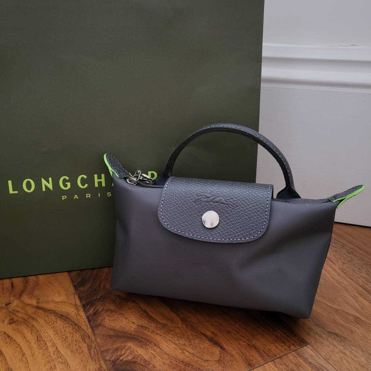 กระเป๋าถือ Longchamp รุ่น Extra Small Le Pliage Pouch Bag สีเทา