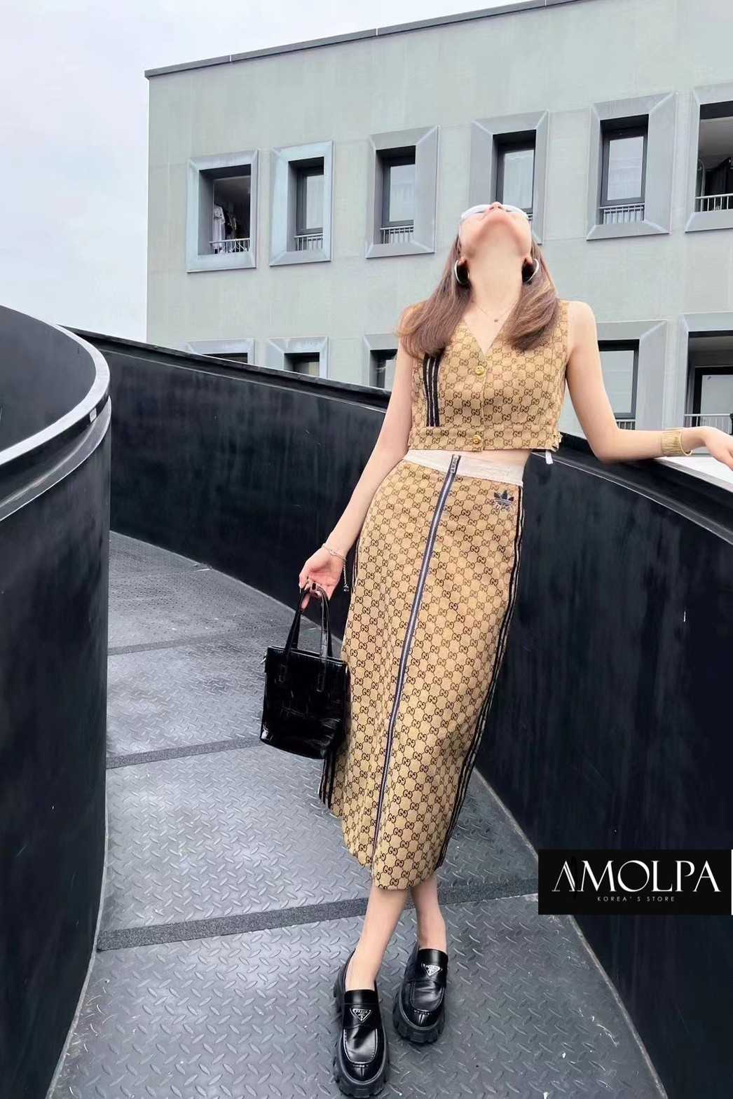 SET CROP + กระโปรงตัวยาว GUCCI  ผ้าทอ