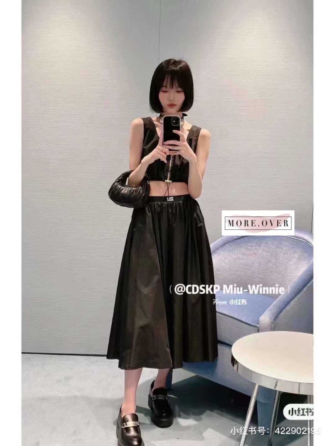 กระโปรงบานยาวเอวยืดช่วงเอวลายชื่อแบรนด์ MIU MIU