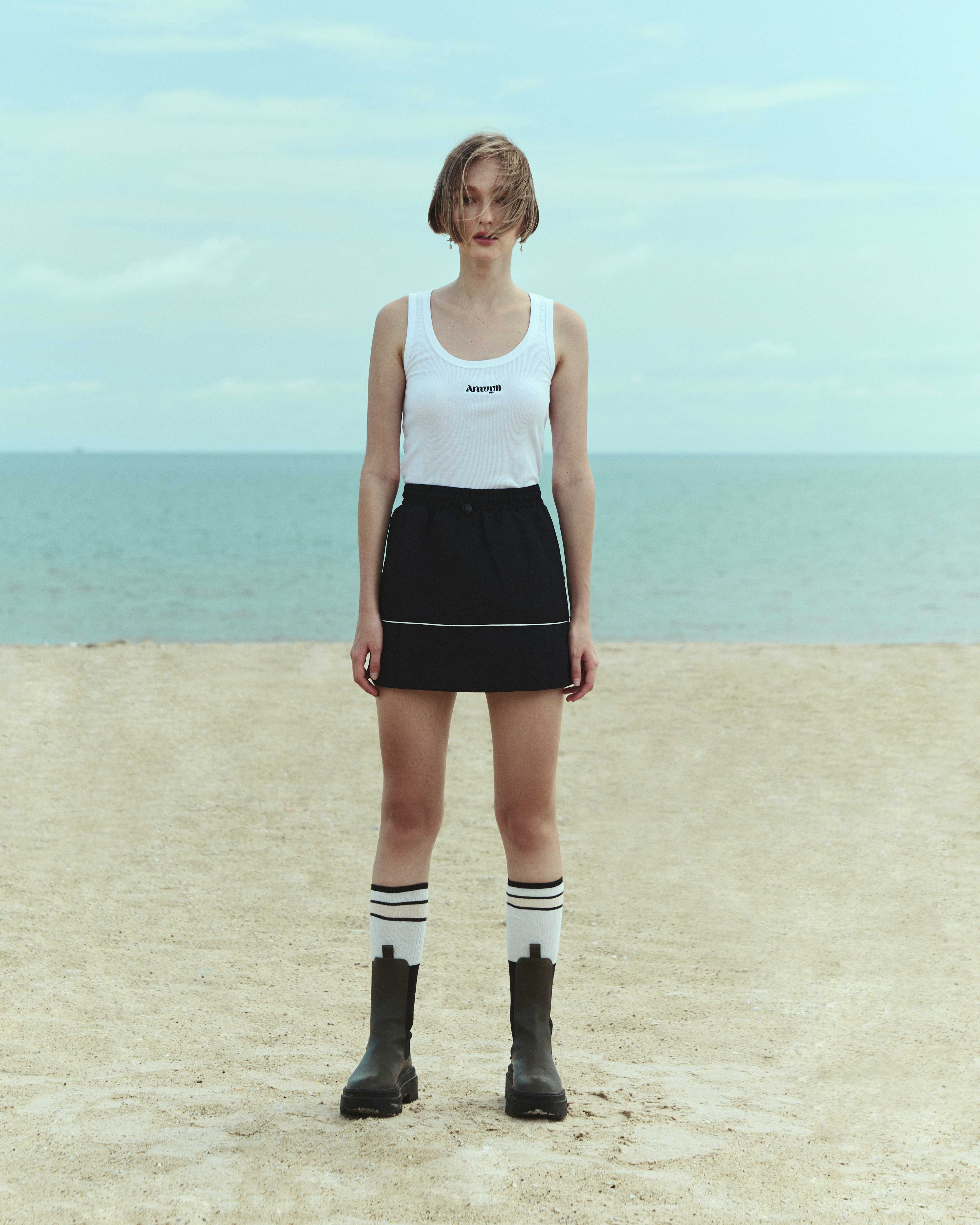 Anwyll nylon mini skirt (black)