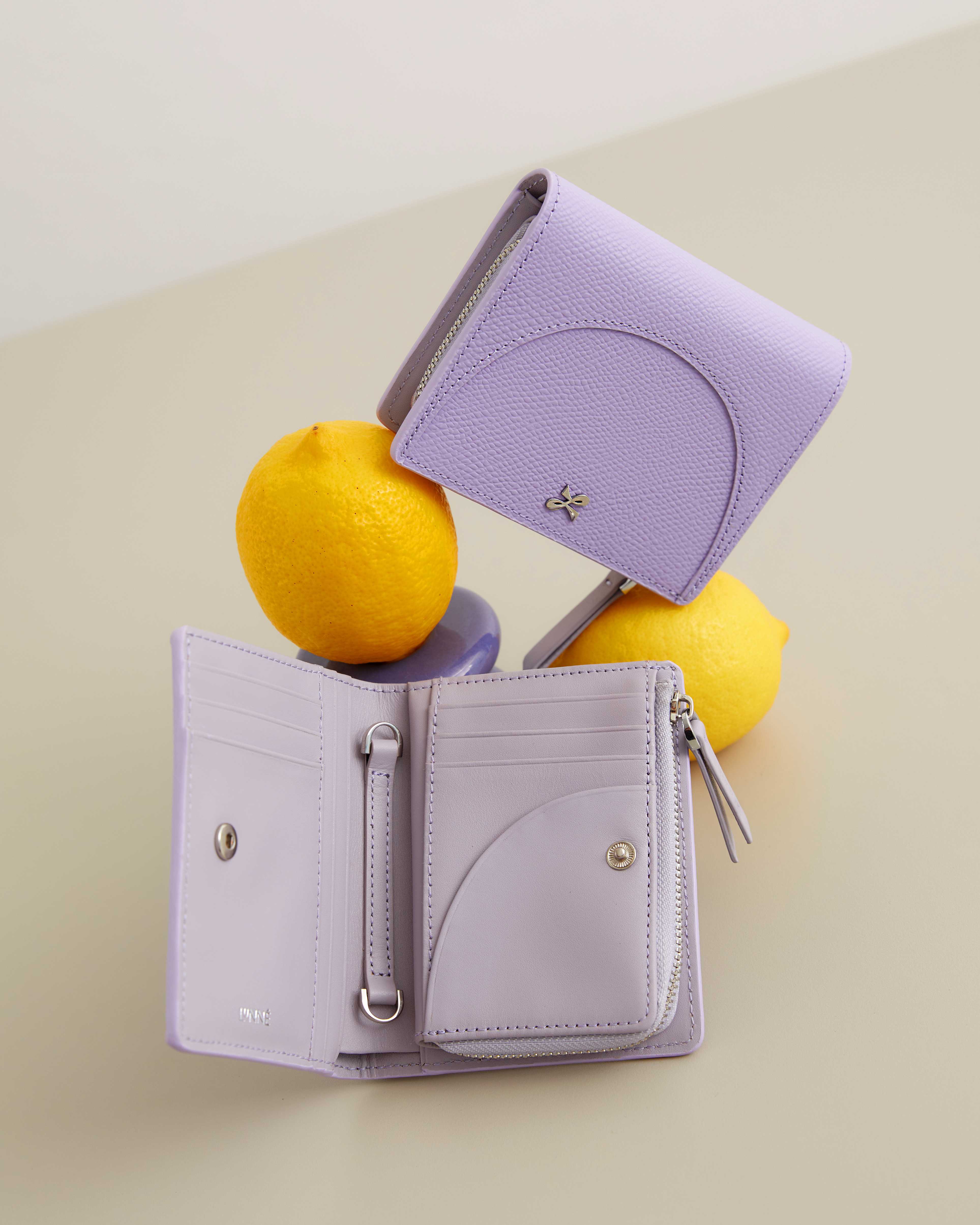 LUNNE Kyle Bi-fold Wallet on Chain (Lilac)