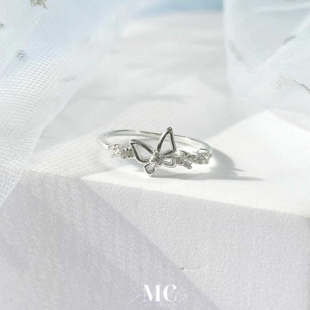 แหวนเงินเเท้รุ่น Butterfly DiamondI✅ไม่ลอก ไม่แพ้ ✨แถมฟรีกล่องจิวเวลรี่แบรนด์และผ้าเช็ด✨