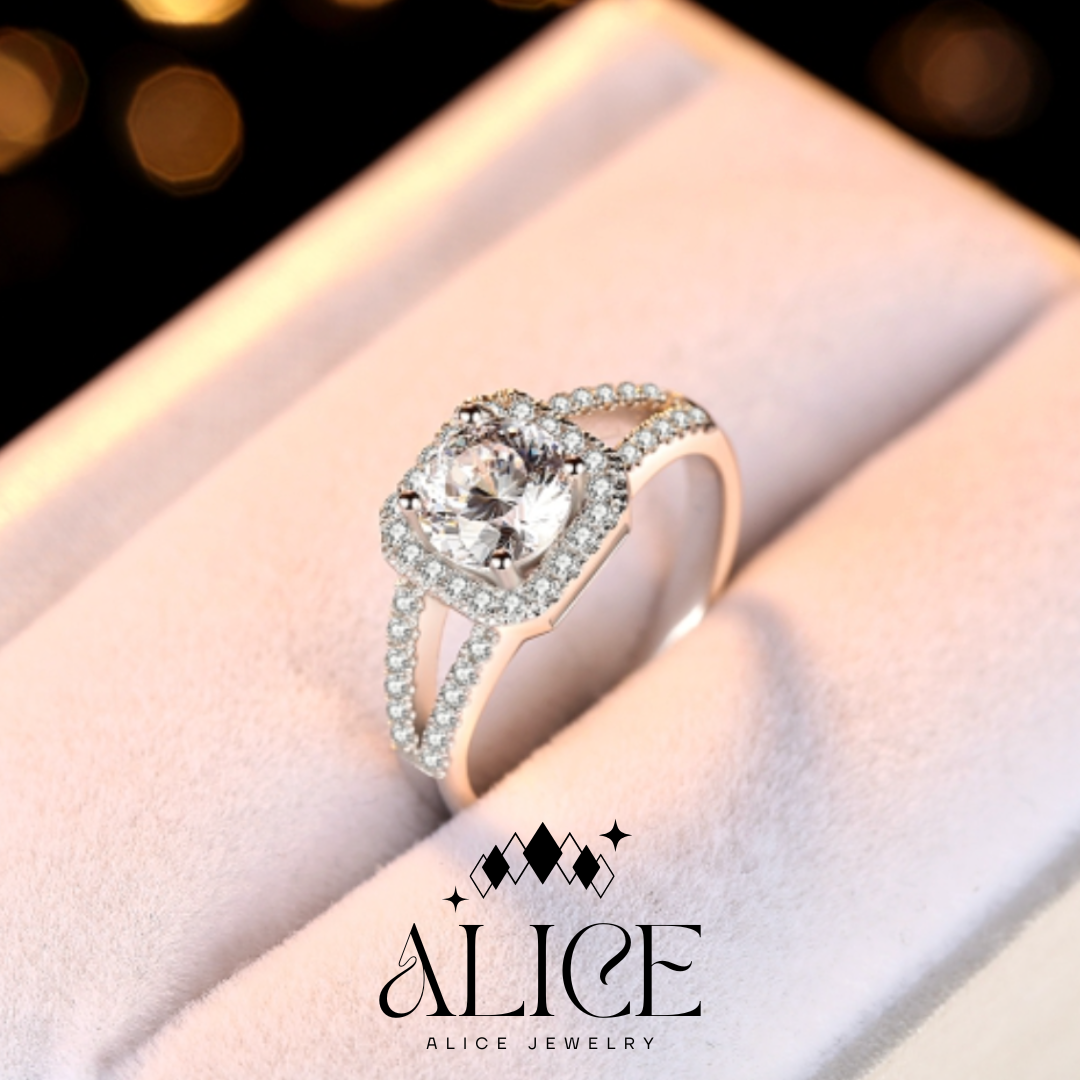 Alice Jewelry แหวนเงิน รุ่น Cushion Halo Diamond 'V' Ring (R07)