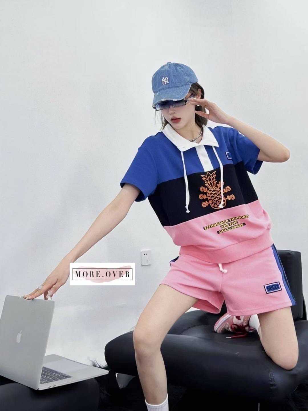 Set GUCCI เสื้อแขนสั้นสีน้ำเงินชมพูลายสัปปะรด + กางเกงขาสั้น