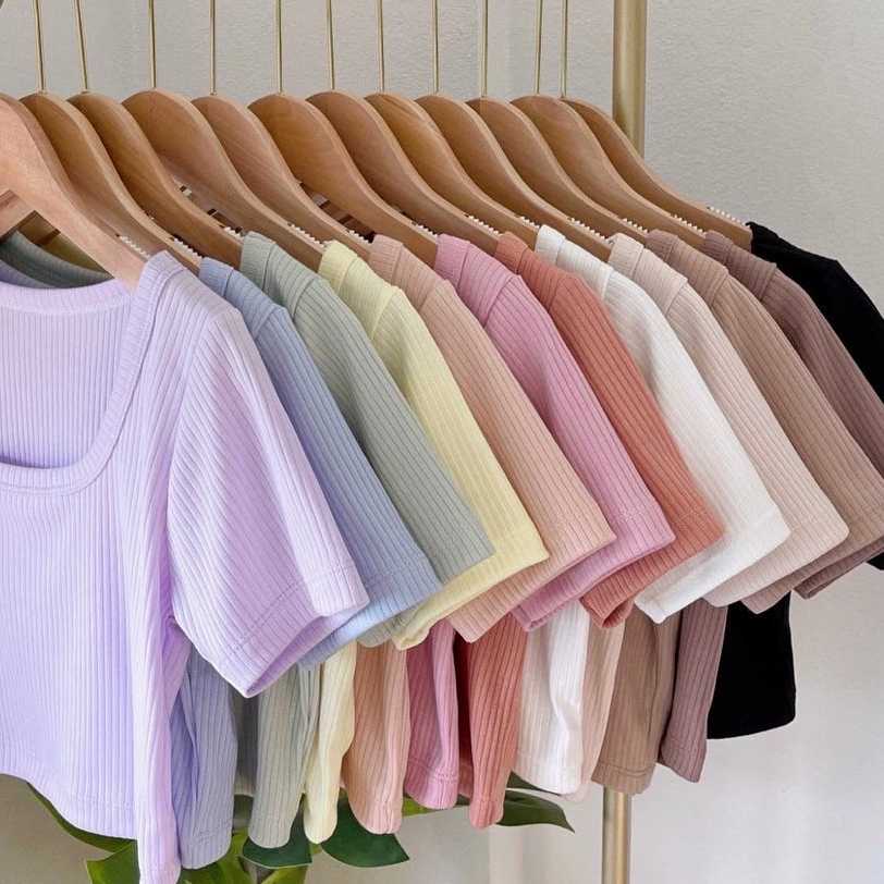 Square neck crop top เสื้อครอปคอเหลี่ยม