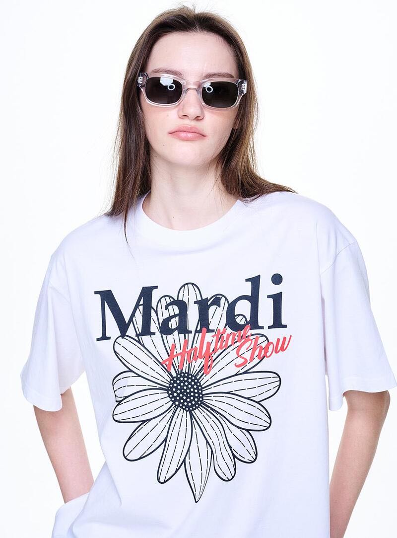 พร้อมส่ง UNISEX TSHIRT FLOWERMARDI HALFTIME SHOW_WHITE BLACK