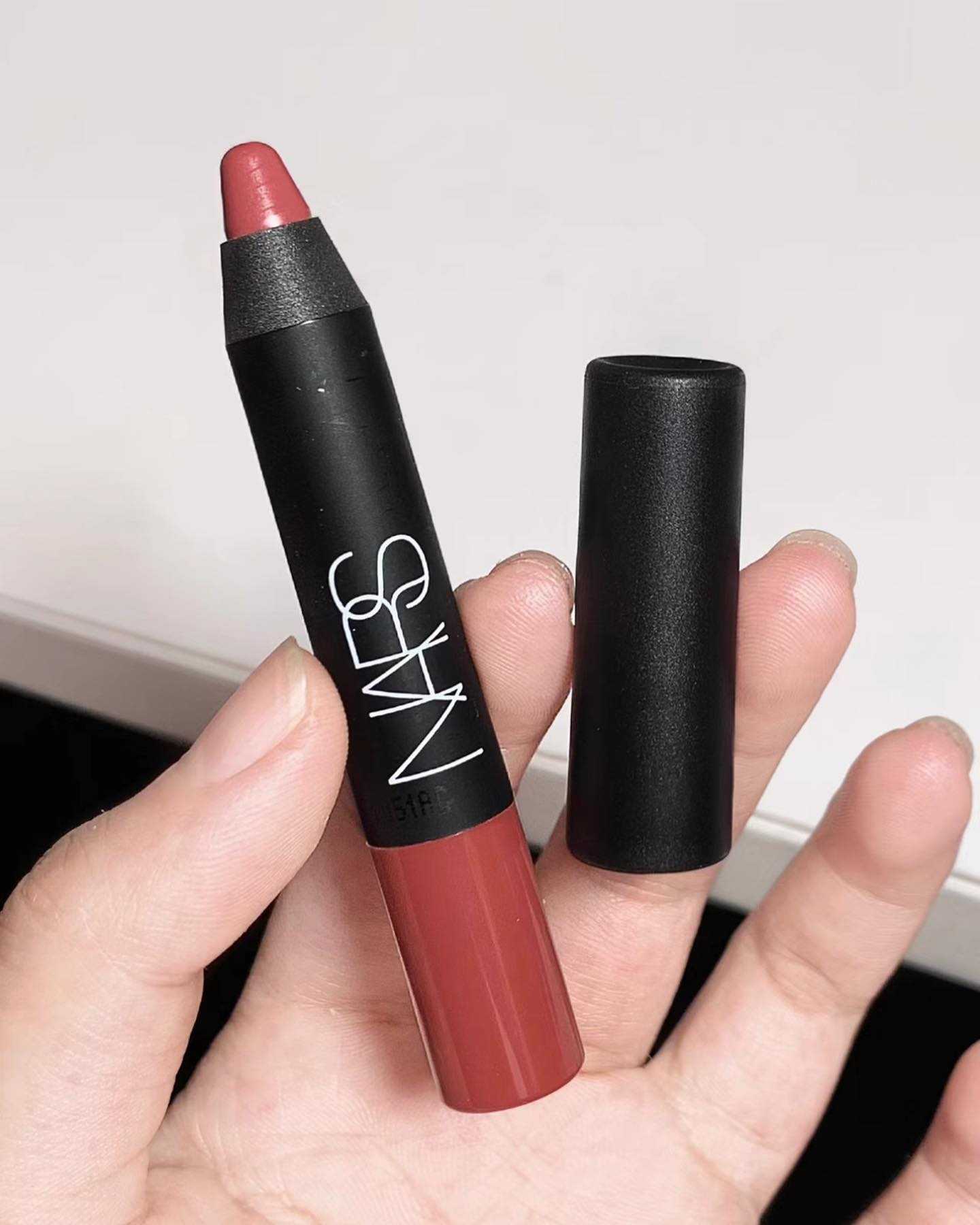 Nars Satin Lip Pencil 1.8g. สี Dolce Vita