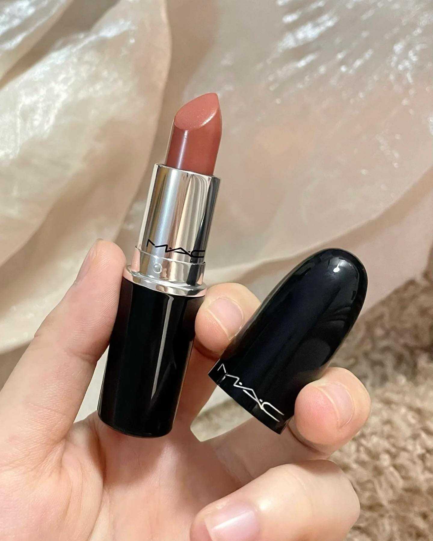 MAC Lustreglass Sheer-Shine Lipstick 3g. เบอร์ 543 Posh Pit