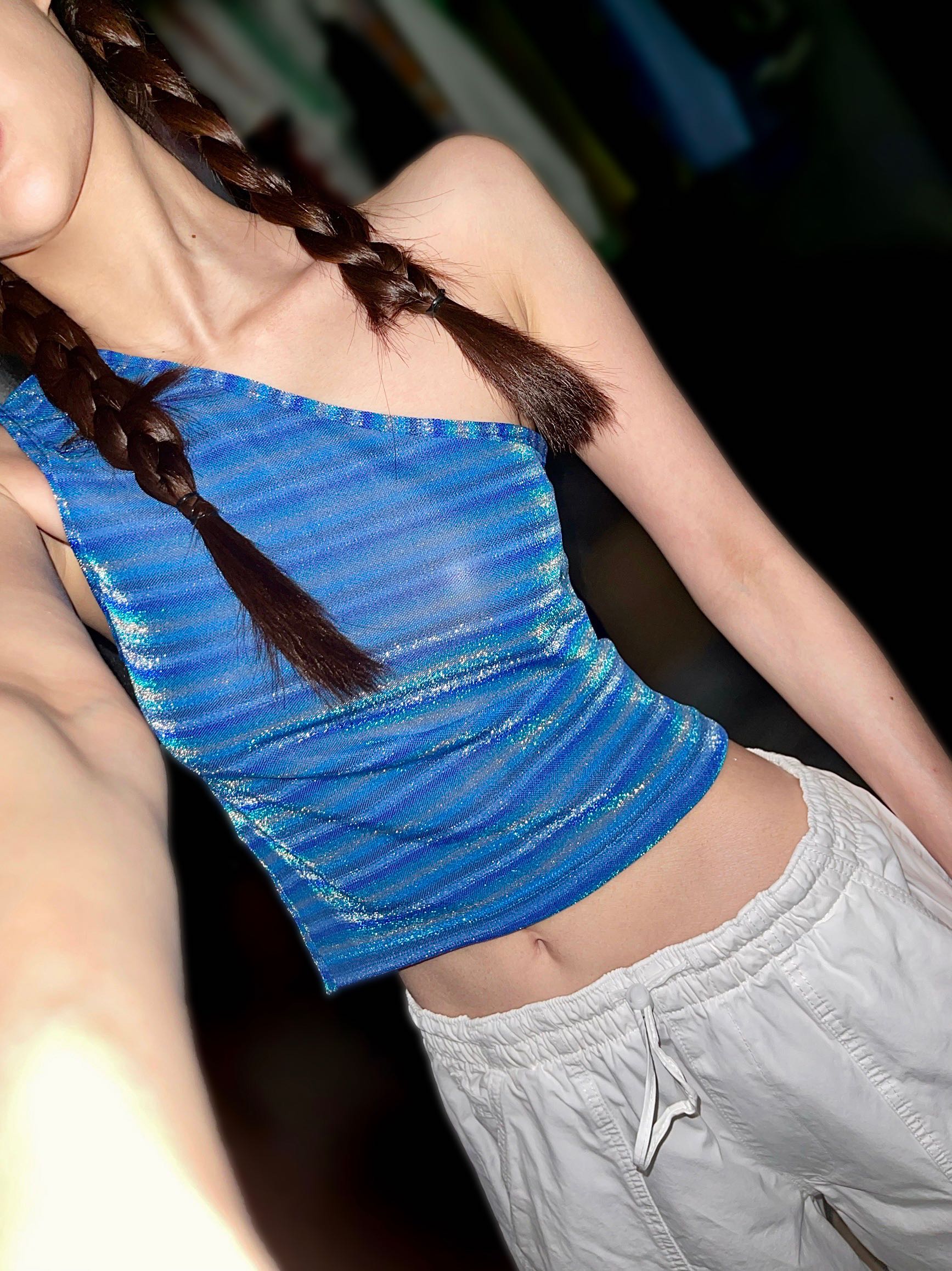 New - เฉพาะเสื้อ  Bonheur Top with shimmering fabric (เสื้อและ ผ้าพันคอ)
