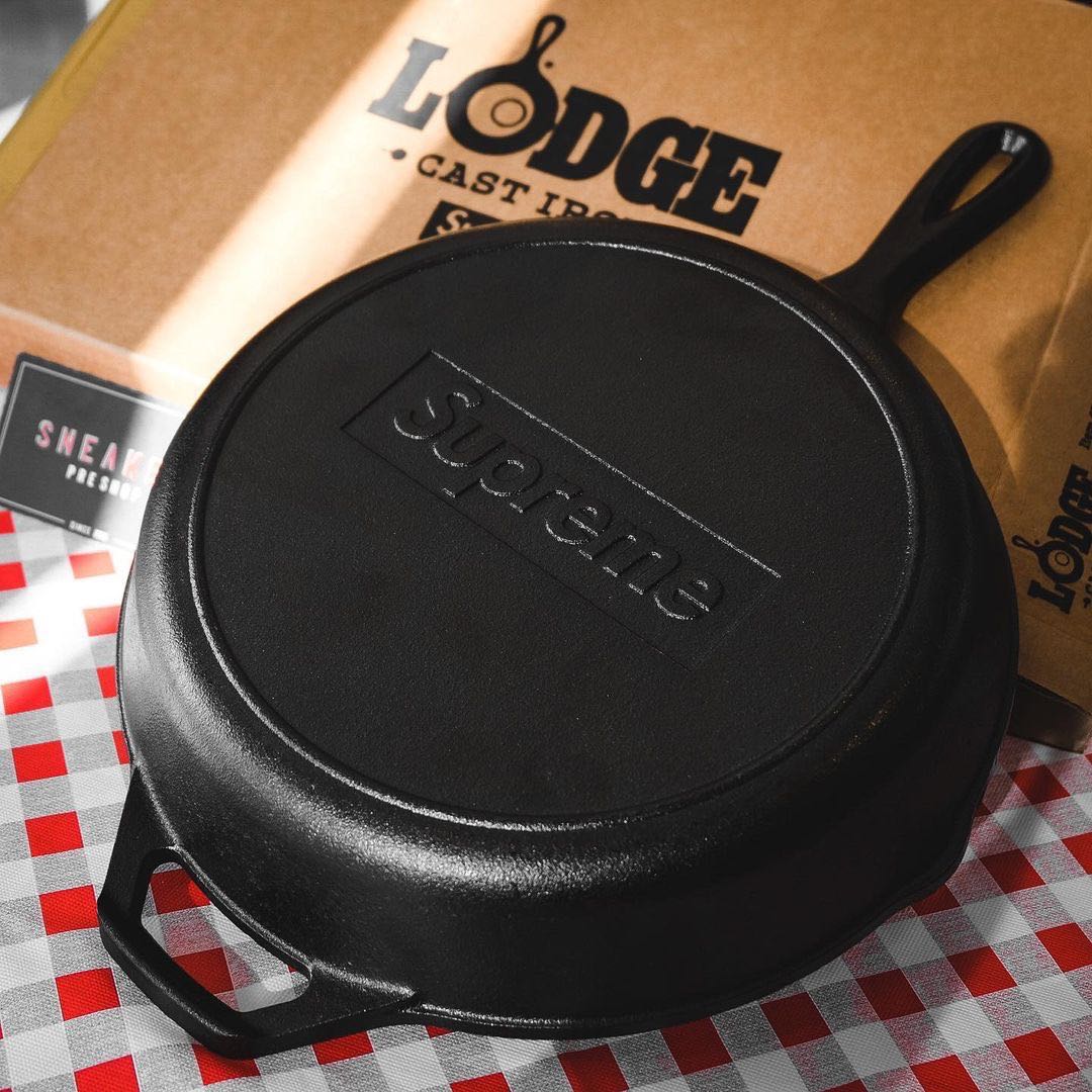  Supreme x Lodge 10 Cast Iron Skillet SS22