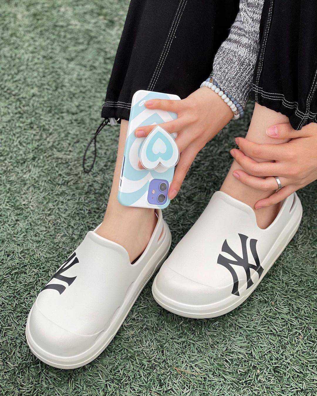 Sale🔥🔥 MLB Chunky Bouncer Clog Sandals  รองเท้าแตะรัดส้น สีขาว สีครีม สีเทา