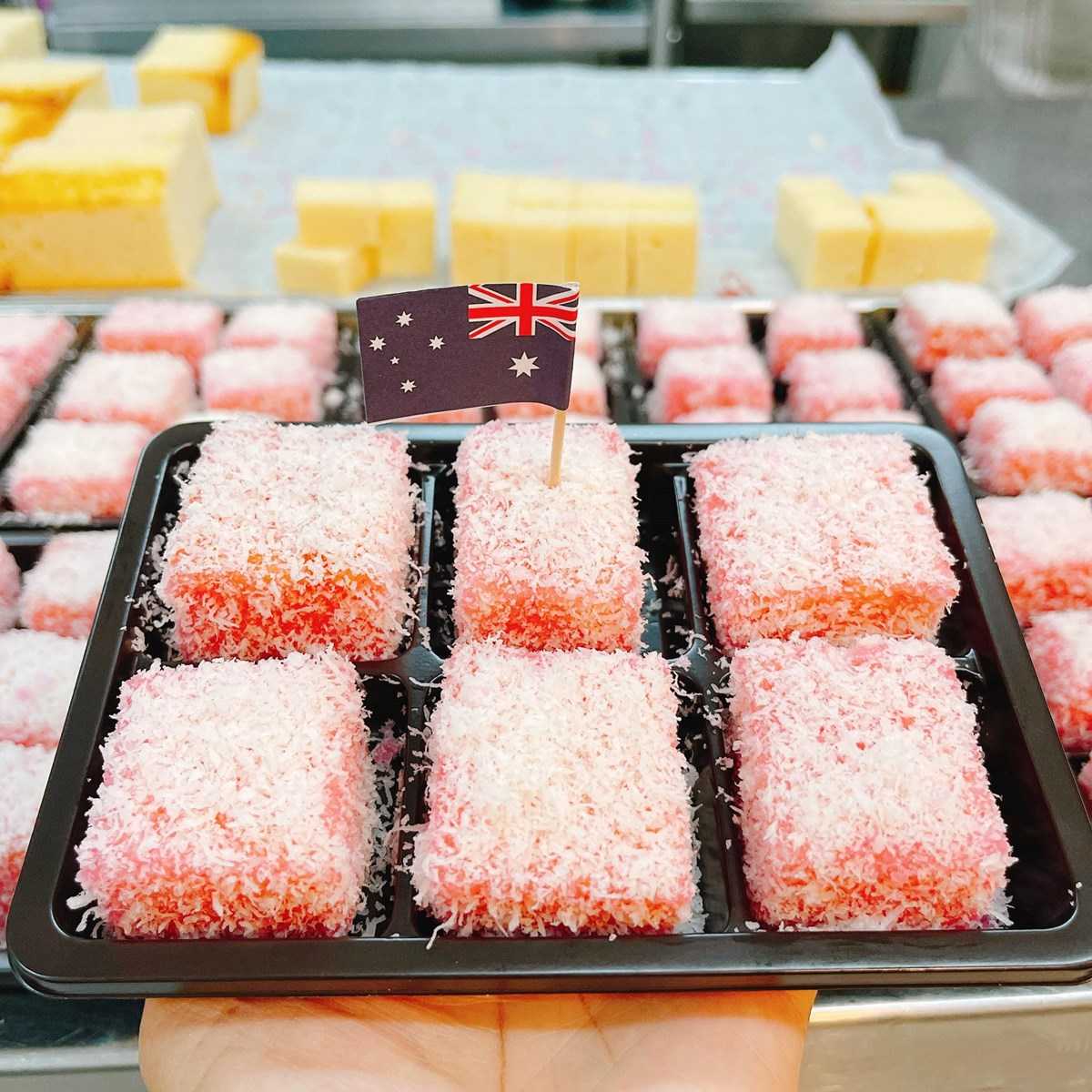 MINI RAPSBERRY LAMINGTON PACK 6