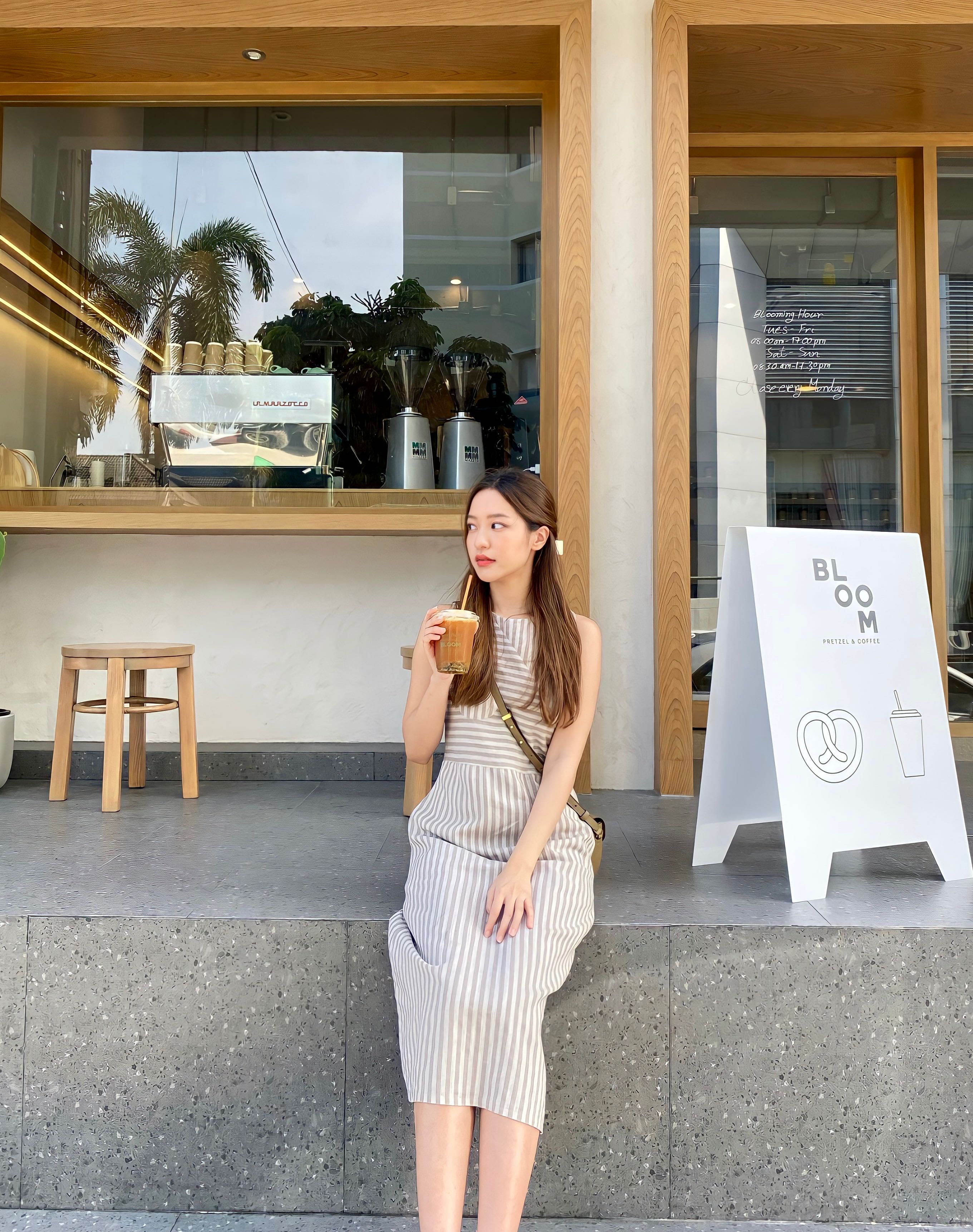 Ella Dress in Grey - ลินินเดรสแขนกุด ลายริ้ว สีเกรย์เทา