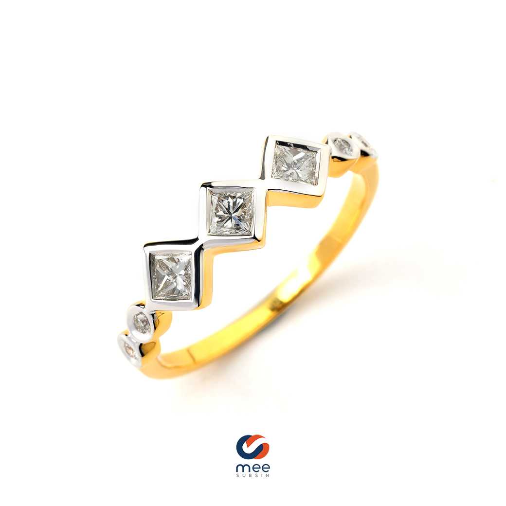 แหวนเพชรแถว มินิมอล princess cut 0.30 กะรัต น้ำ 96 ตัวเรือนทองคำ 18k [RG230062]