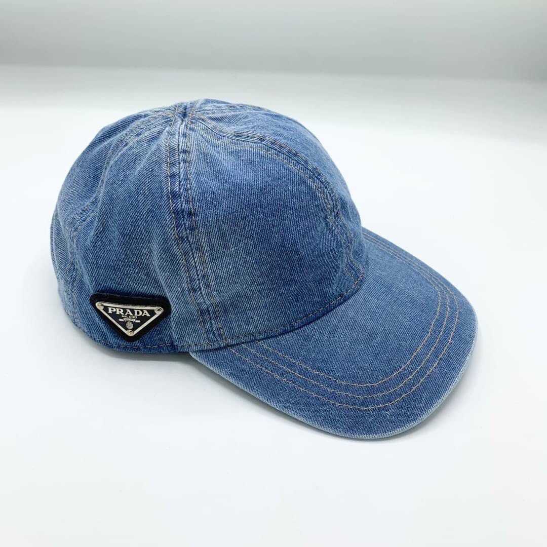 PRADA TRIANGLE LO GO DENIM BASEBALL CAP หมวกแก๊ป ทรงเบสบอล ผ้ายีนส์ ปราด้า