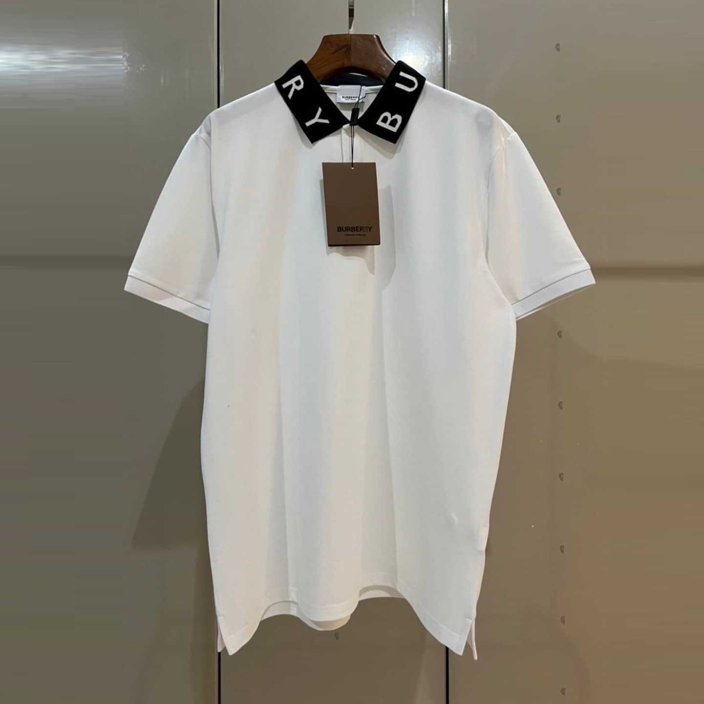 BURBERRY EMBROIDERED LOGO COLLAR COTTON POLO SHIRT เสื้อโปโล คอปกแขนสั้น แบรนด์เบอเบอรี่