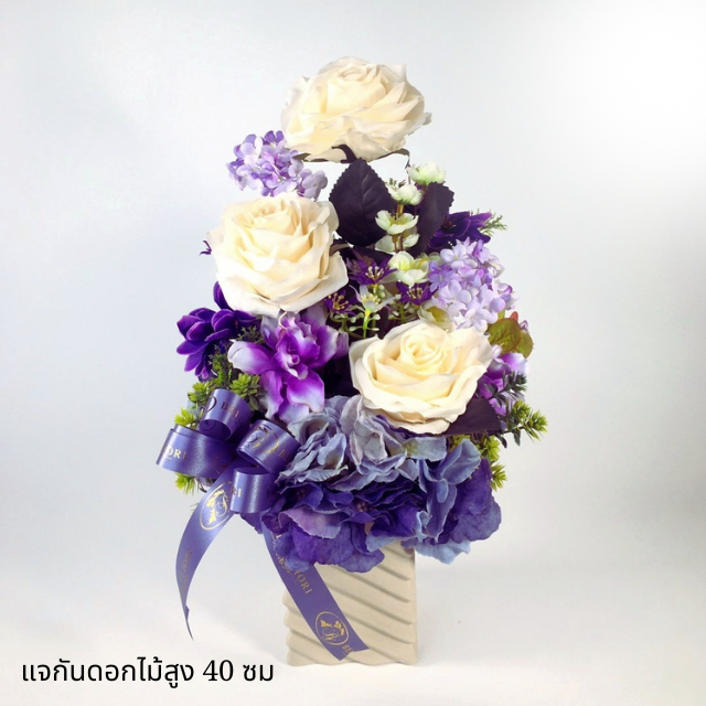 แจกันกุหลาบประดิษฐ์สีขาว 3 ดอก