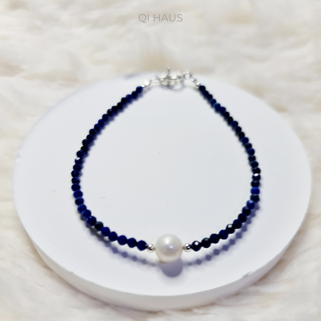 QIHAUS - กำไลข้อมือหินลาพิซลาซูรี่ ไข่มุก Lapis Lazuri with Pearl Bracelets/ สร้อยข้อมือหิน