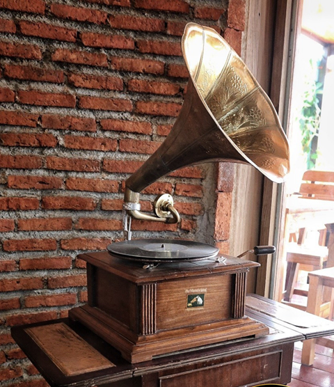 เครื่องเล่นแผ่นเสียง เครื่องเล่นแผ่นเสียงโบราณ เครื่องเล่นแผ่นเสียงวินเทจ