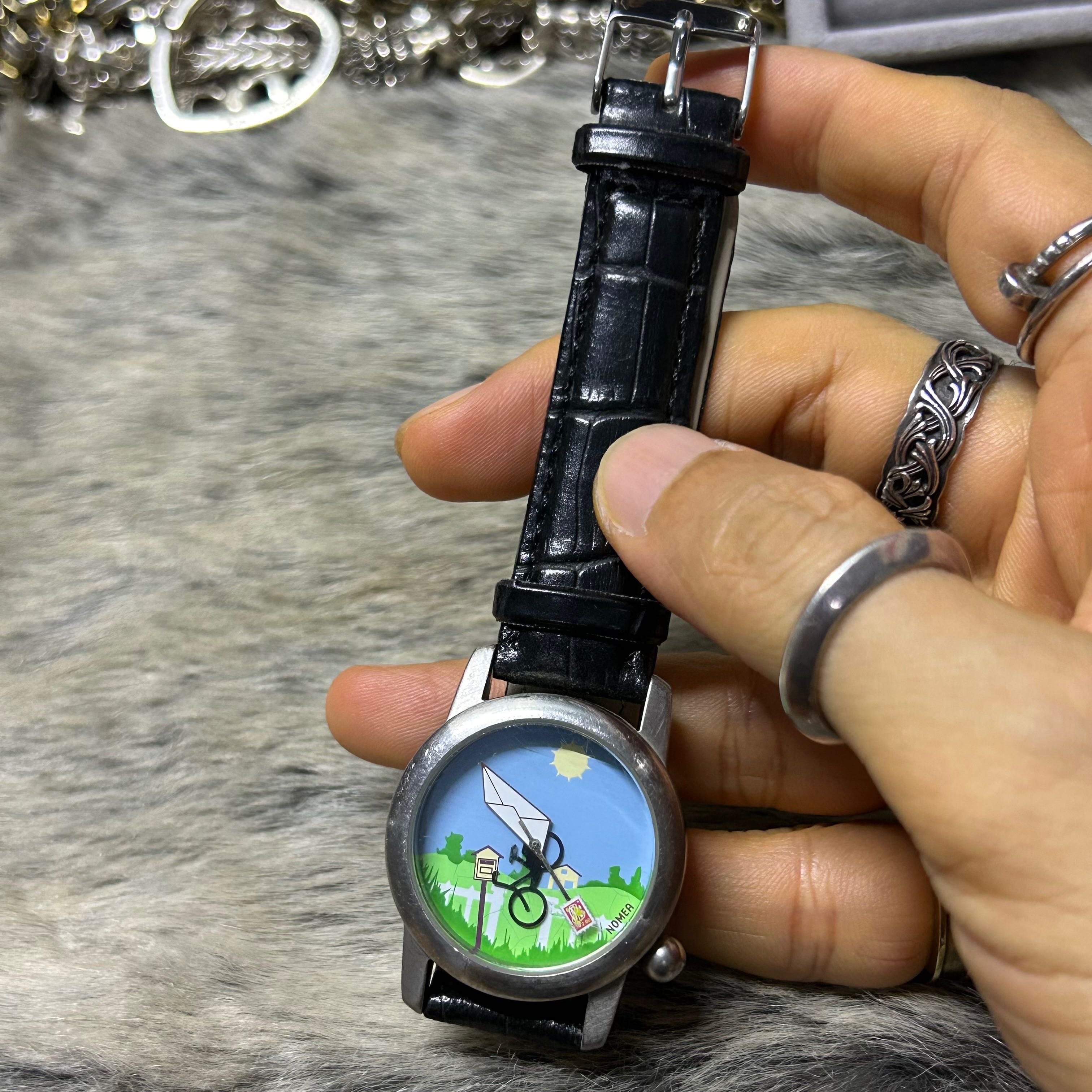 นาฬิกา Nomea  Swiss ระบบQuartz เข็มทั้ง3อันเป็นจักรยาน ซองจดหมายและสแตมป์ ขนาด35มม.