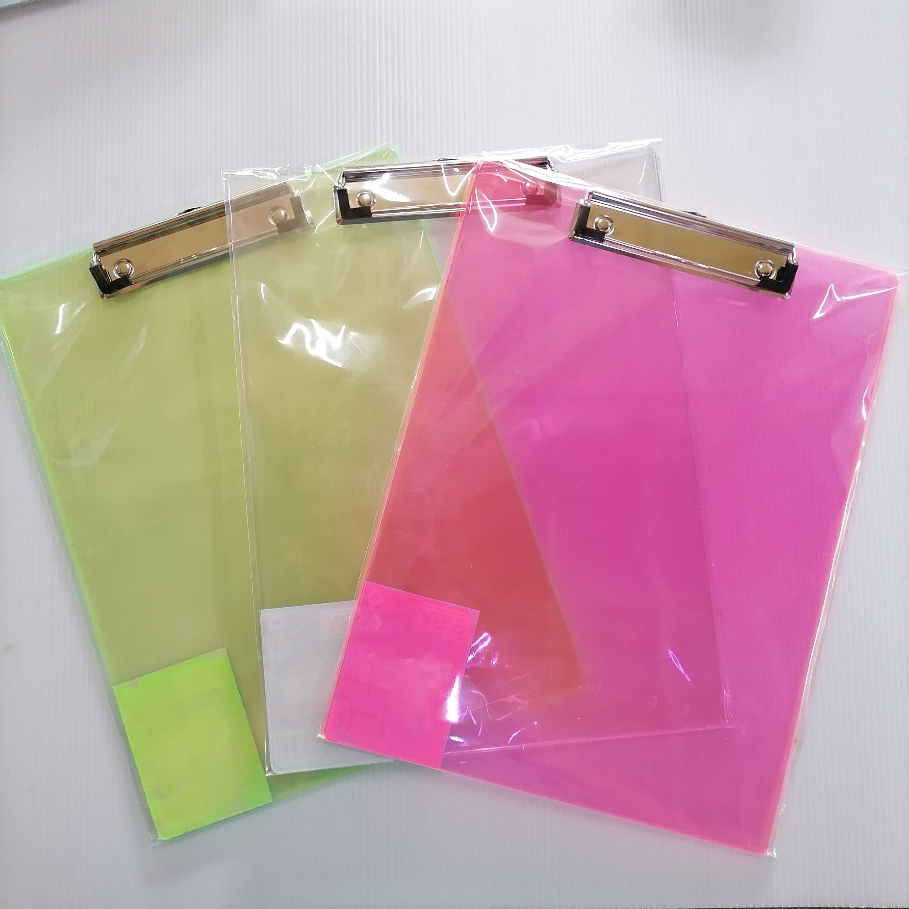 คลิบบอร์ด A4 แบบใส คละสี