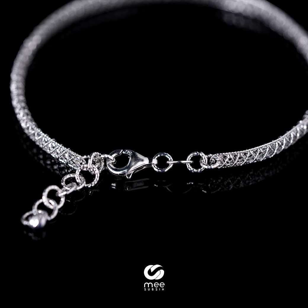 สร้อยข้อมือกำไลฉลุลาย งานอิตาลี ขัดเงา เล่นไฟวิ๊งๆมากค่ะ 18K White gold ปรับความยาวได้ [BL230006]