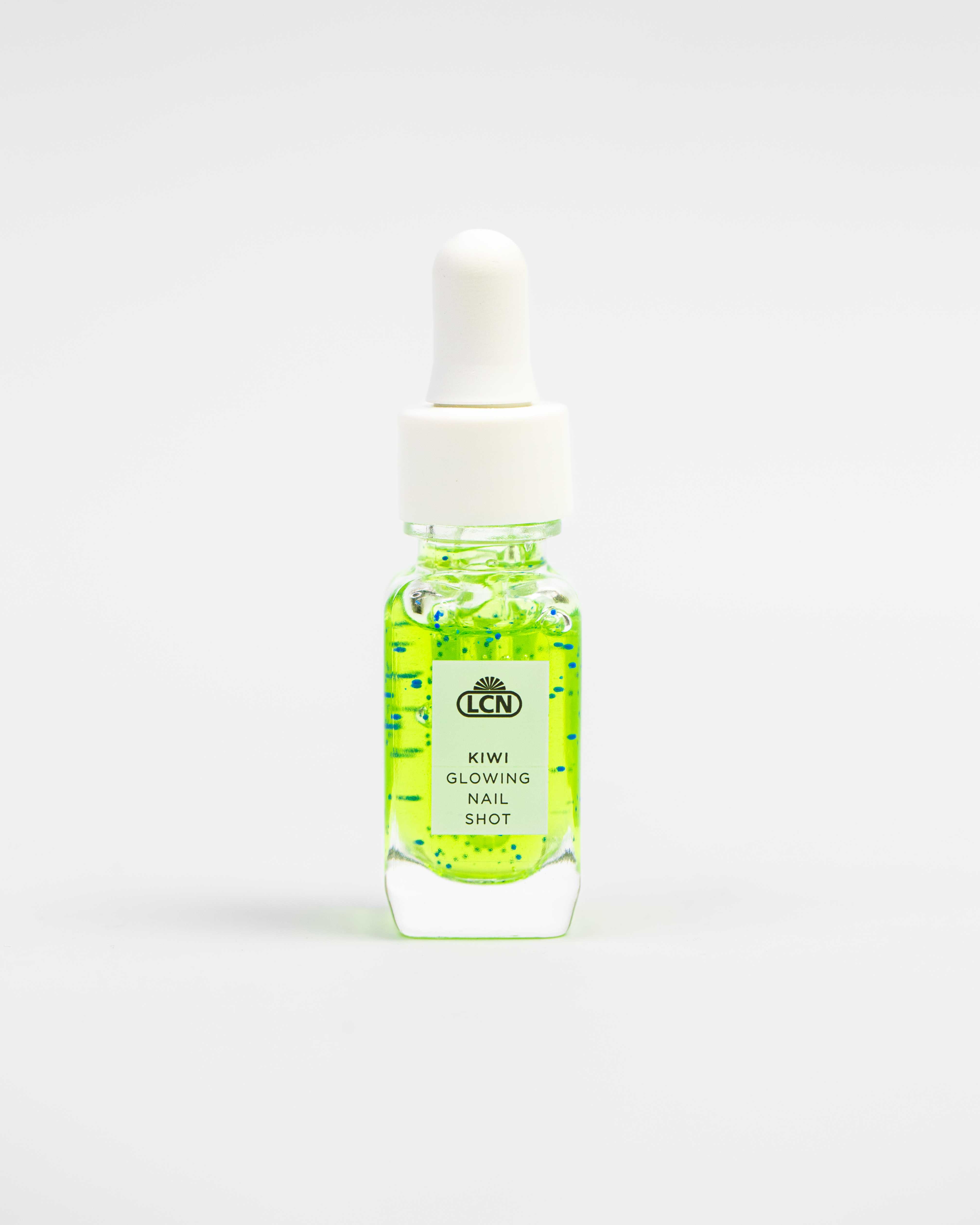 LCN Kiwi Glowing Nail Shot เซรั่มบำรุงเล็บและผิวหนังรอบเล็บ ให้ความยืดหยุ่นและความชุ่มชื้นแก่เล็บ
