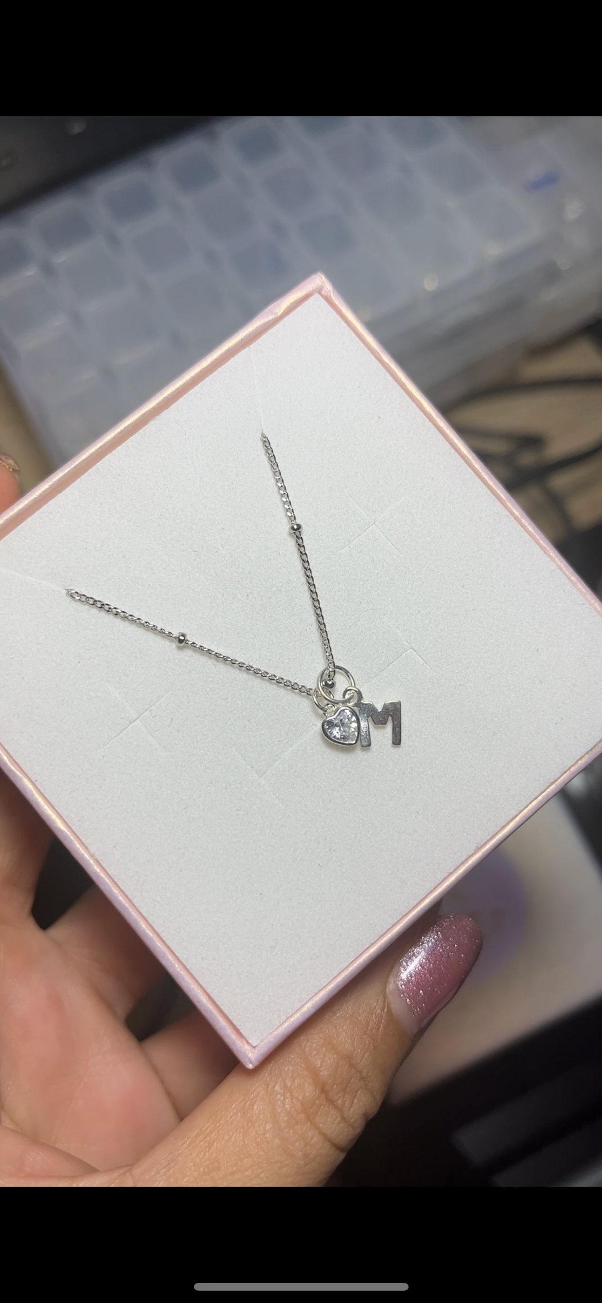 สร้อยคอรุ่น Alphabet + heart Crystal size  S -ส่งฟรี(s925)