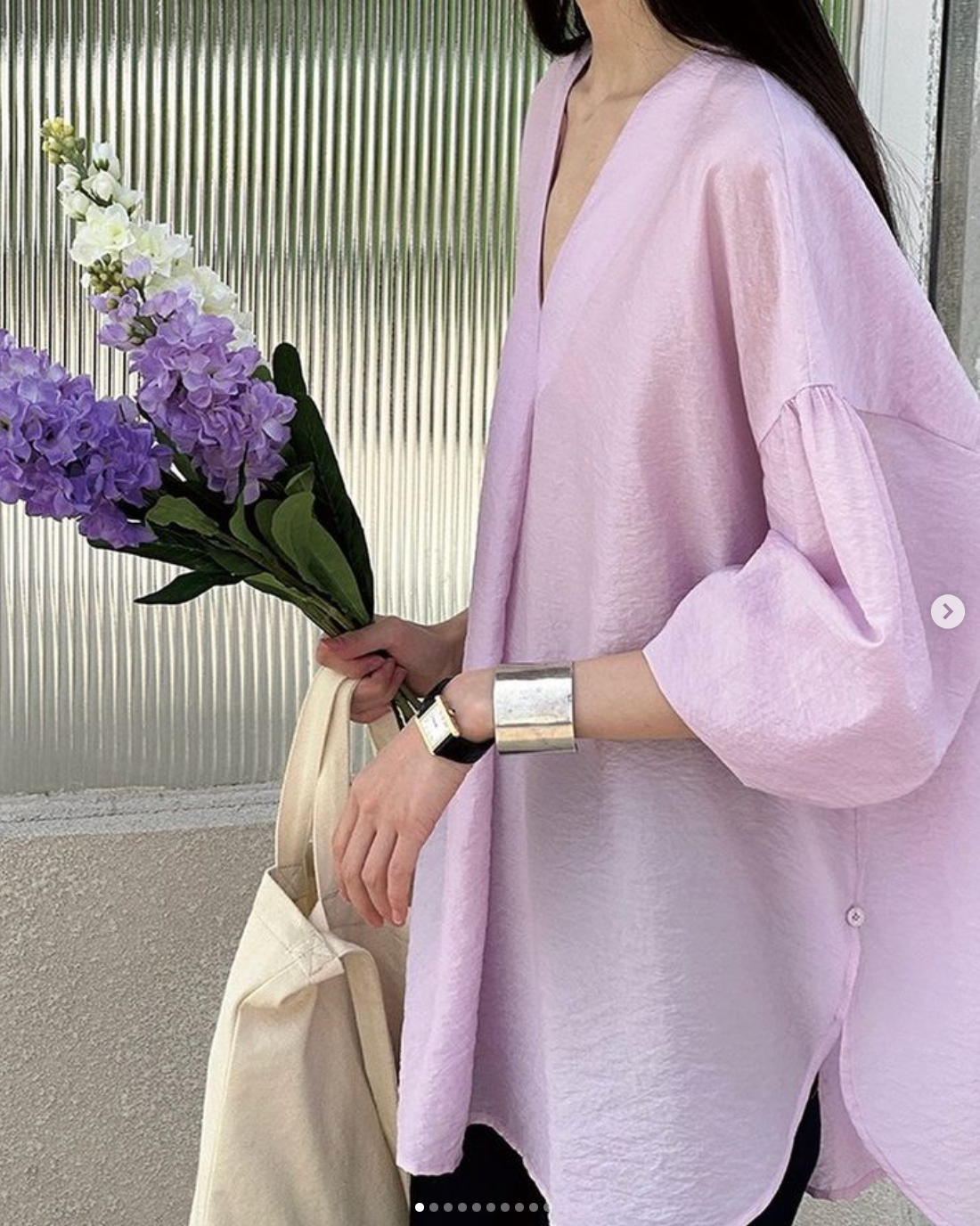 Asaya 1972 : พร้อมส่ง Early morning Tencel V-neck curved hem lamb leg sleeve shirt tricolor (Size S)
