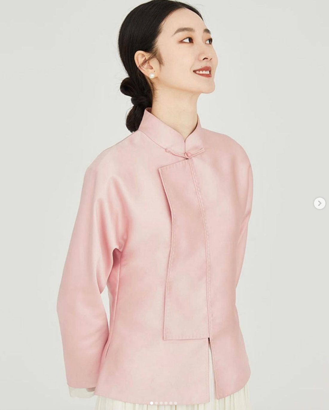 Asaya 1830 : พร้อมส่ง Fuyuntang Ya neon. Chinese stand up collar buckle pink short coat (Size M)