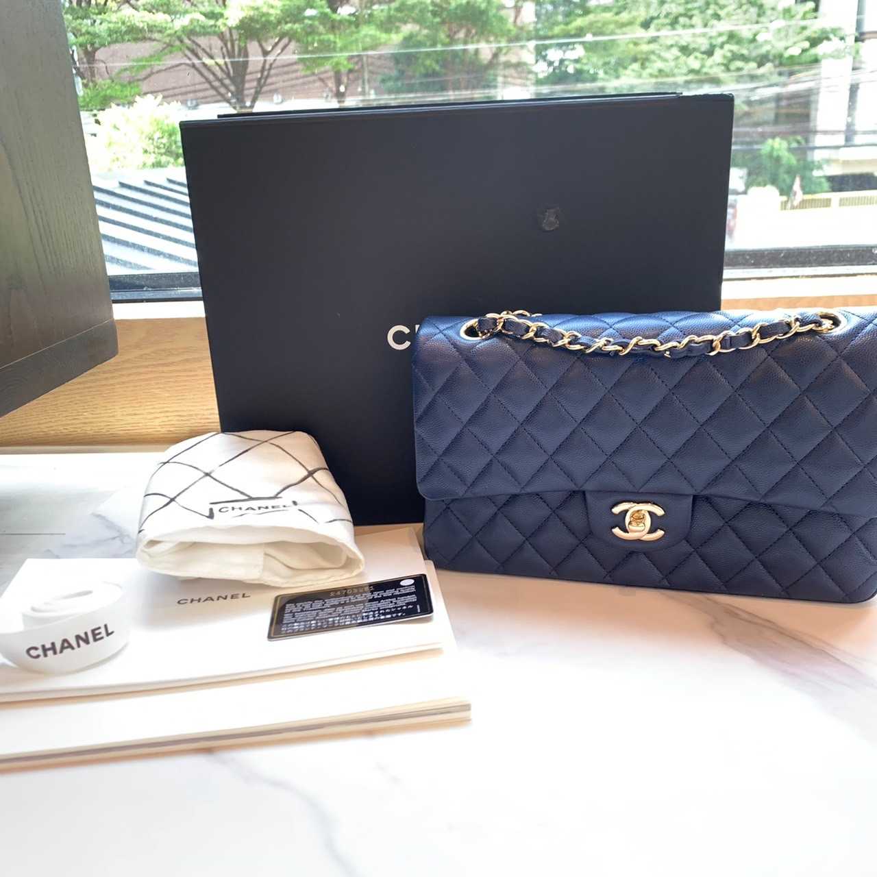 CO221207271 / Chanel / Classic Double Flap Caviar GHW