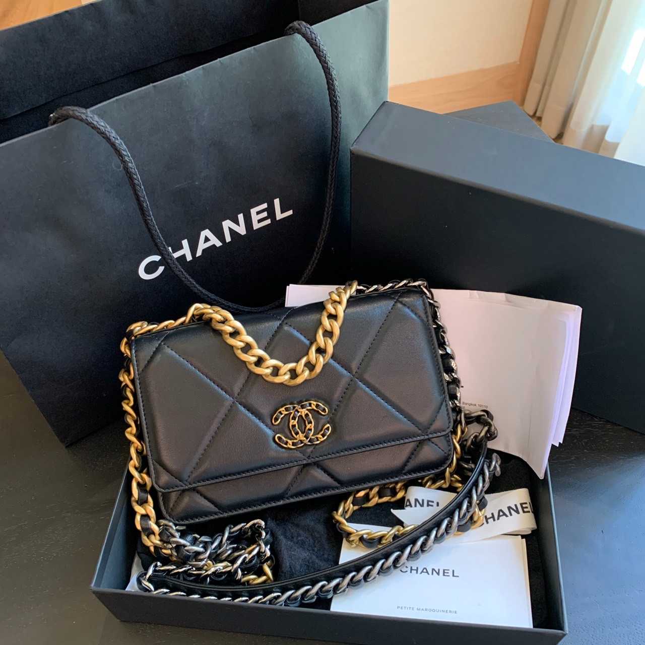 CO230409335 / Chanel / 19 Woc Microchip