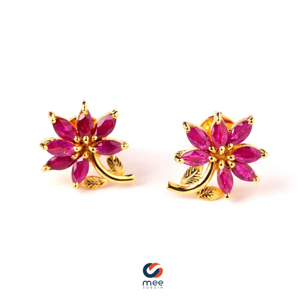 ต่างหูทับทิมพม่า ทรงดอกพิกุล ตัวเรือนทองคำ 18k [ER230013]