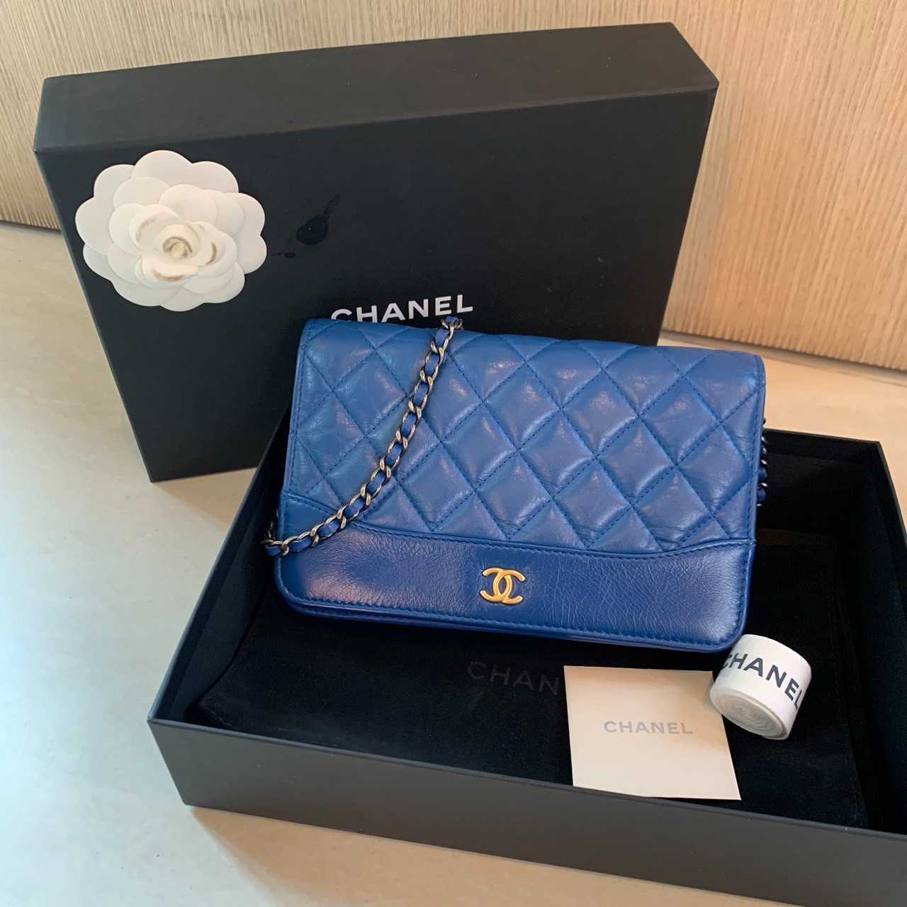 CO230509894 / Chanel / Gabrielle Aged Calfskin WOC GHW