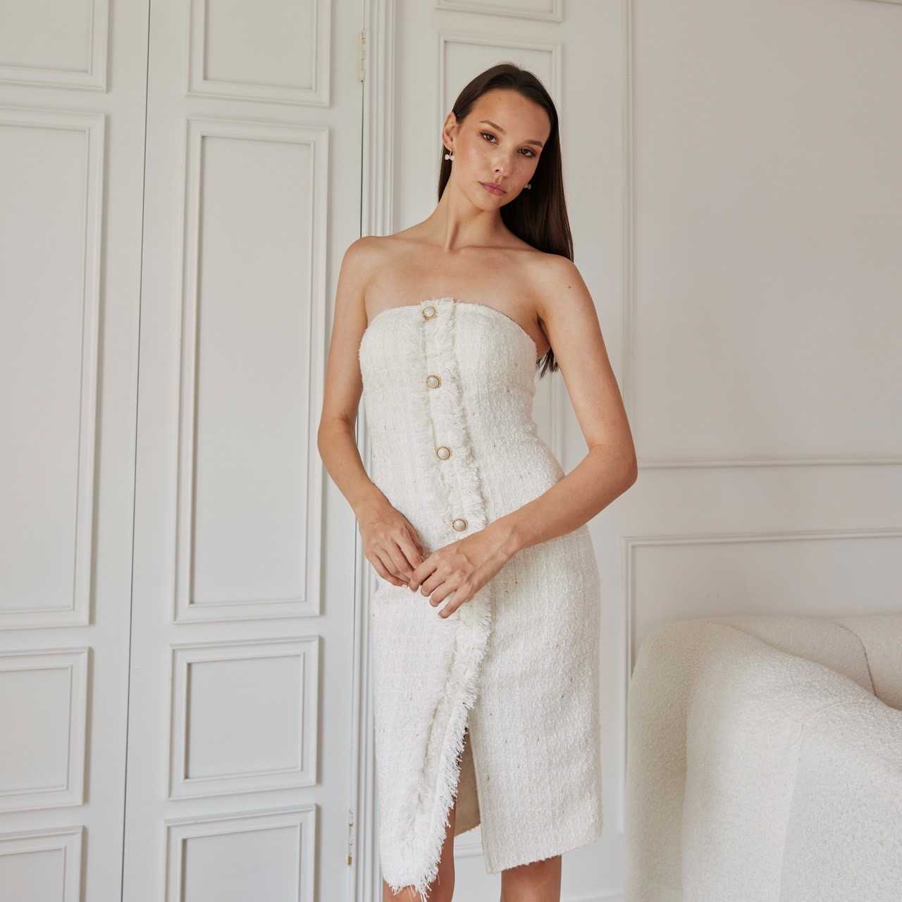 (HUSSA Boutique) Kamili Midi Dress -PearlWhite เดรสเกาะอกผ่าหน้า ผ้าทวีต