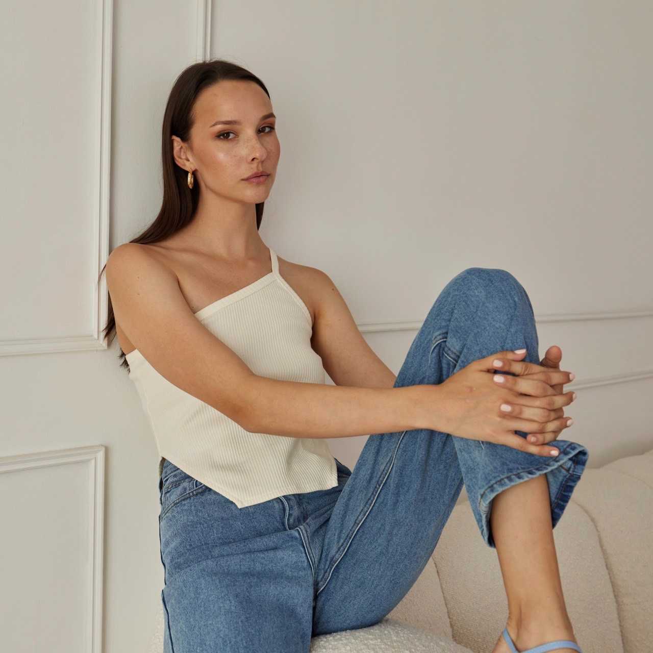 (HUSSA Styles) Bestie One-shoulder Top -Vanilla เสื้อไหล่เดียว ผ้ายืดร่องนุ่ม