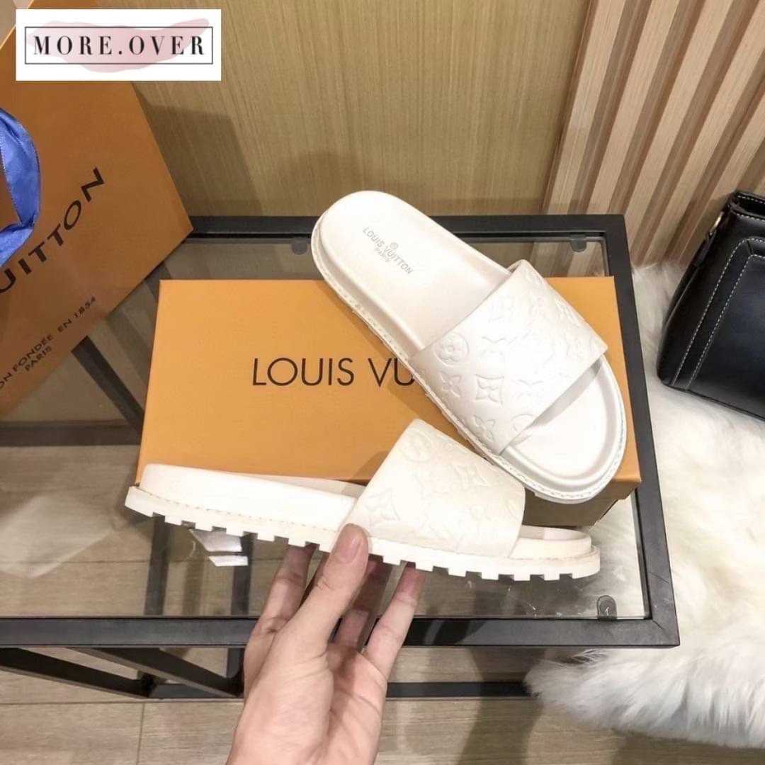 รองเท้าแตะ LV ปั้มลายโลโก้