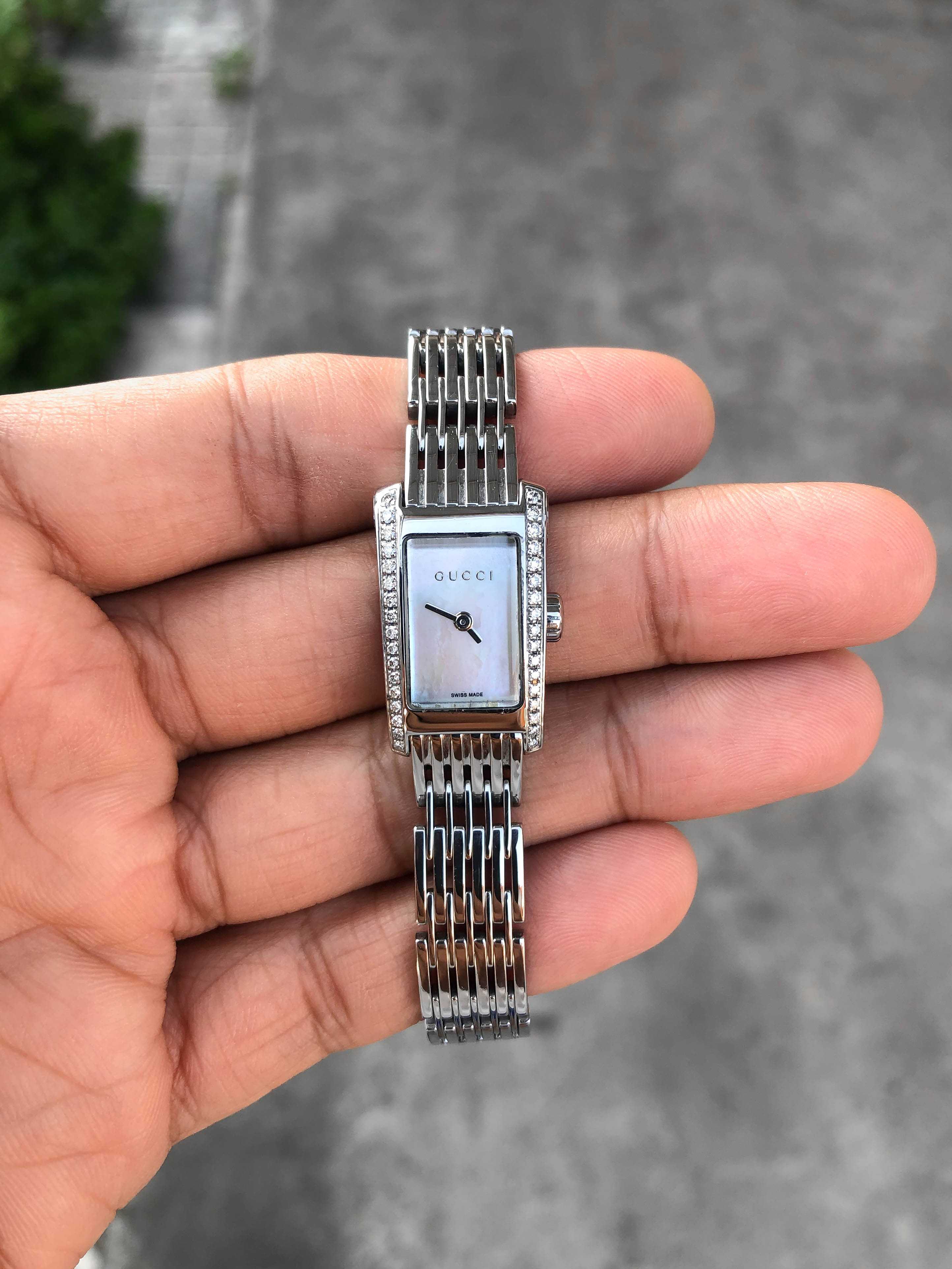 Gucci G-Frame 8600L Diamond Lady Size Quartz หน้ามุกขาว ขอบเพชร