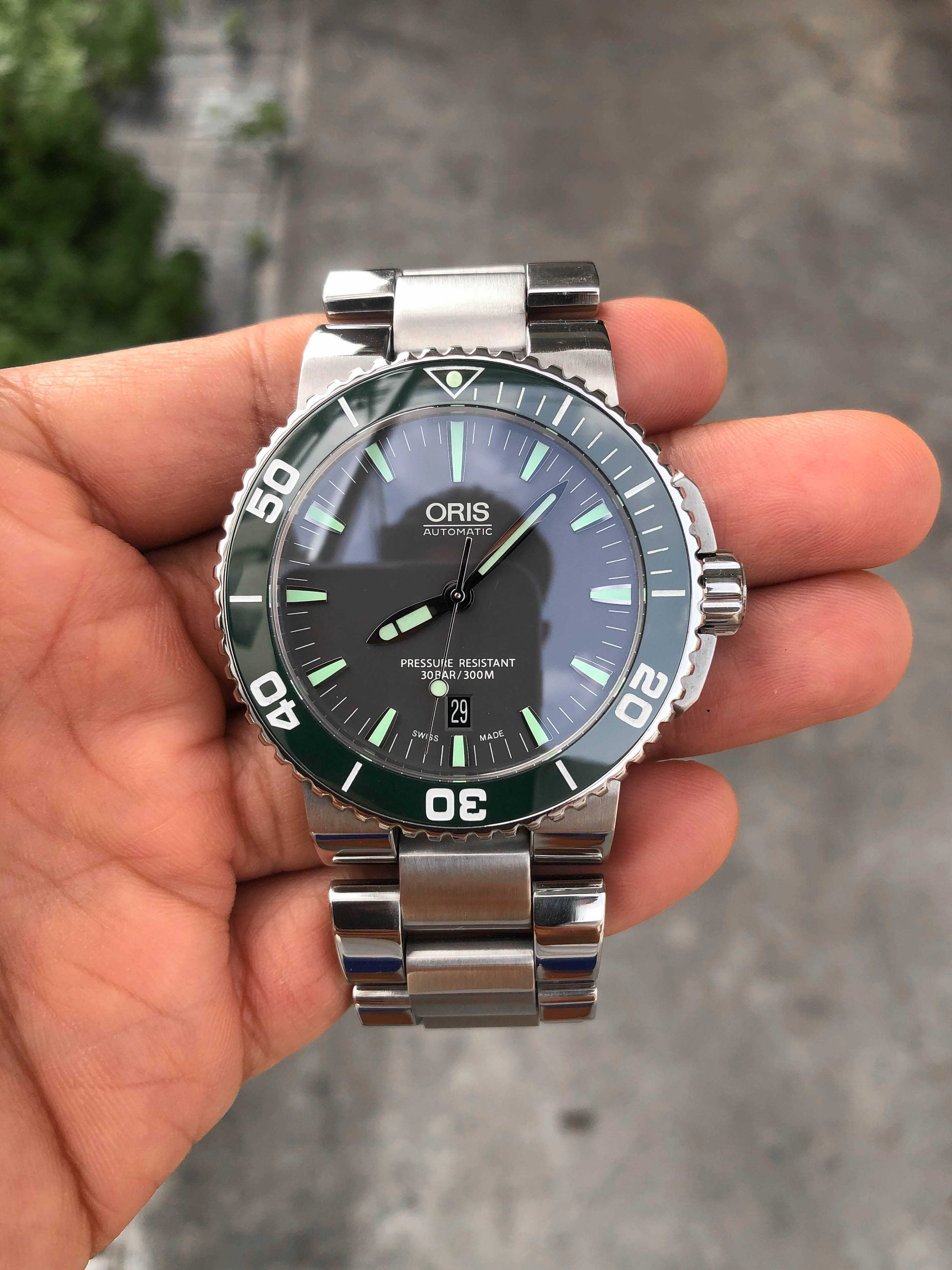 Oris Aquis Date Ceramic Automatic King Size หน้าเทา ขอบเขียว
