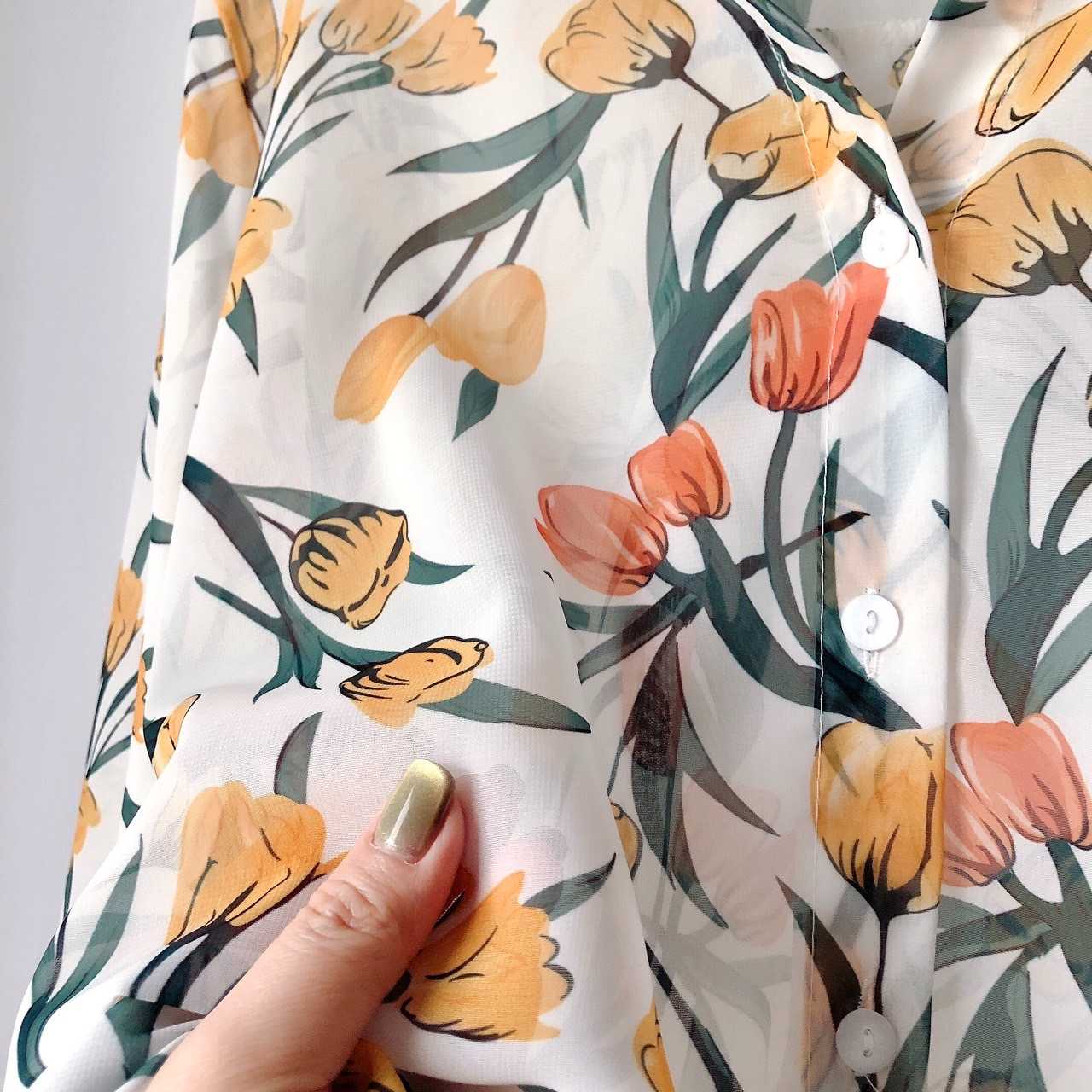 Tulip Shirt  จาก Curated by M.