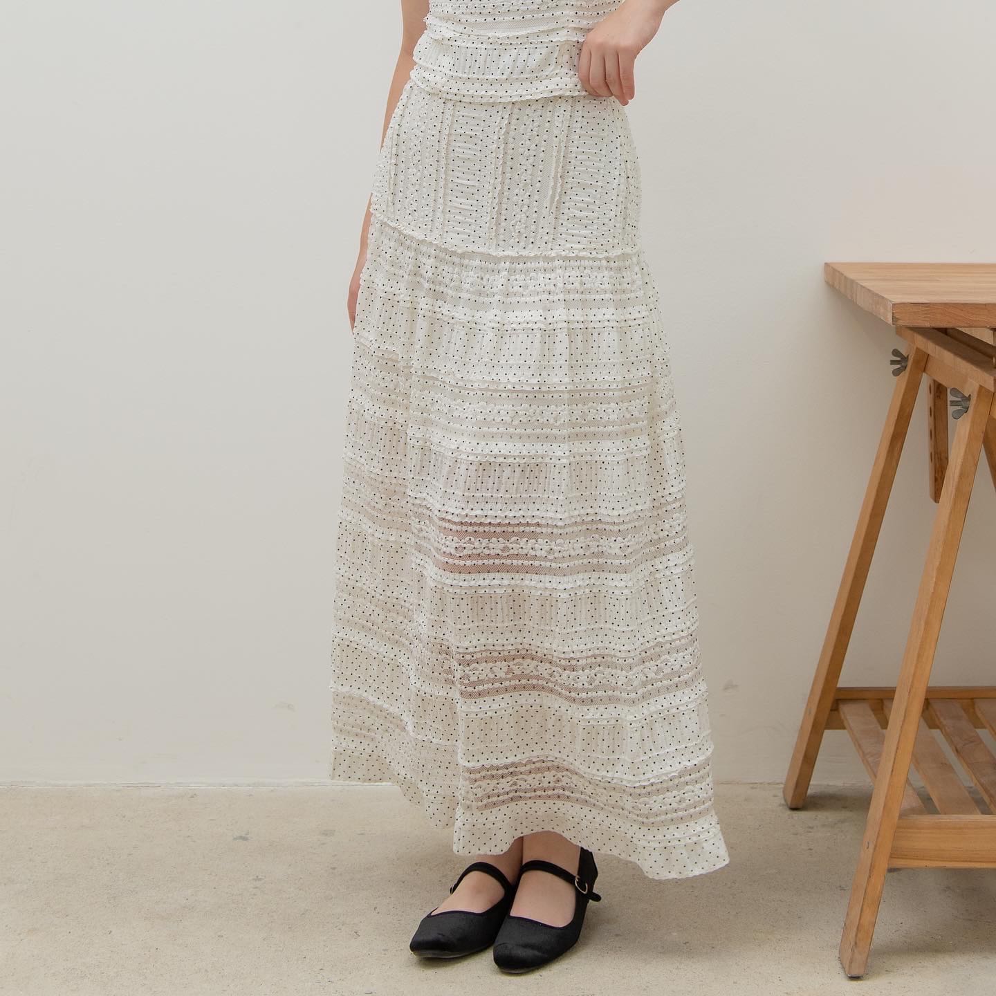 Flower Pot Skirt - White กระโปรงลูกไม้สีขาว