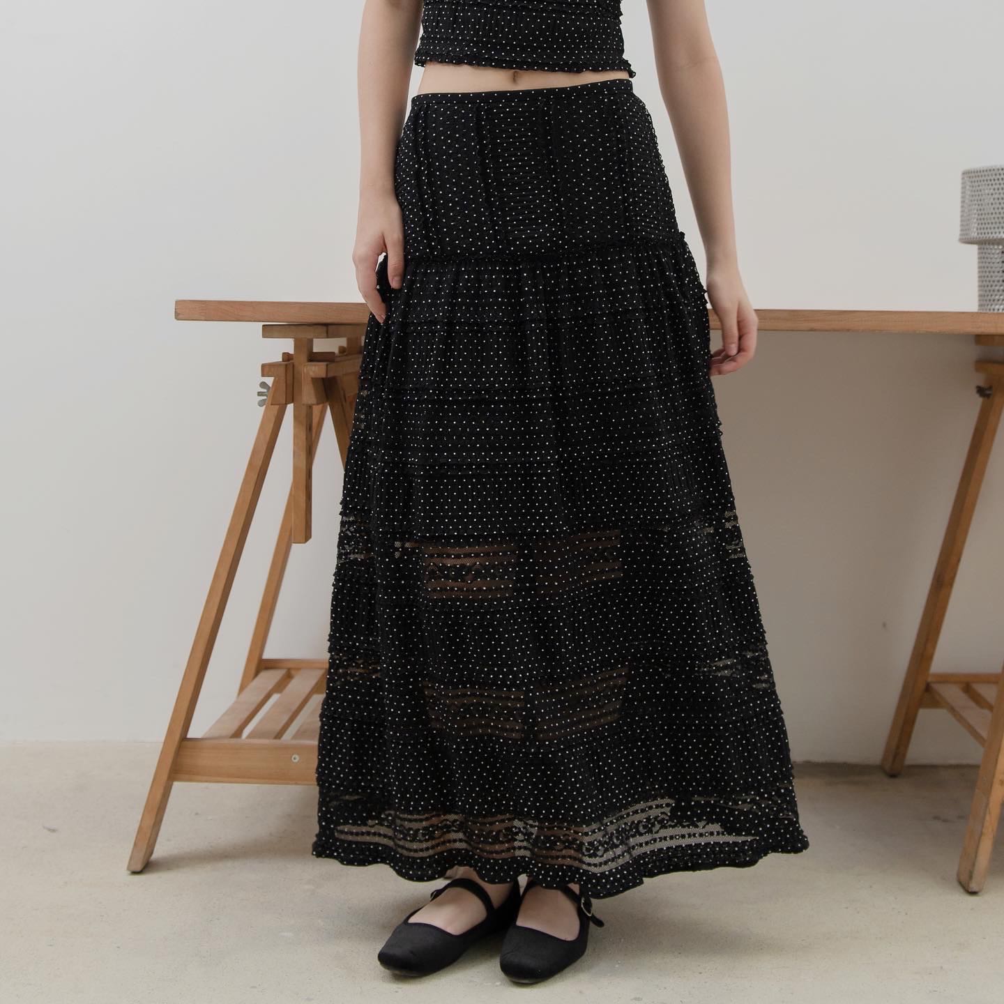 Flower Pot Skirt - Black กระโปรงลูกไม้ดำ