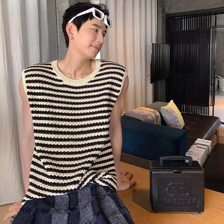 เสื้อไหมพรมแขนกุด