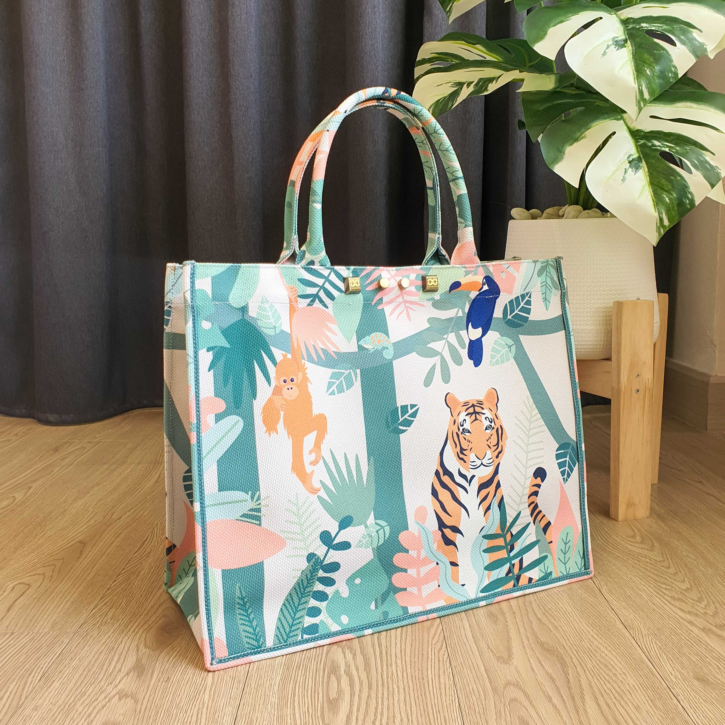 MEDIUM TOTE BAG ​- Tiger & Friends