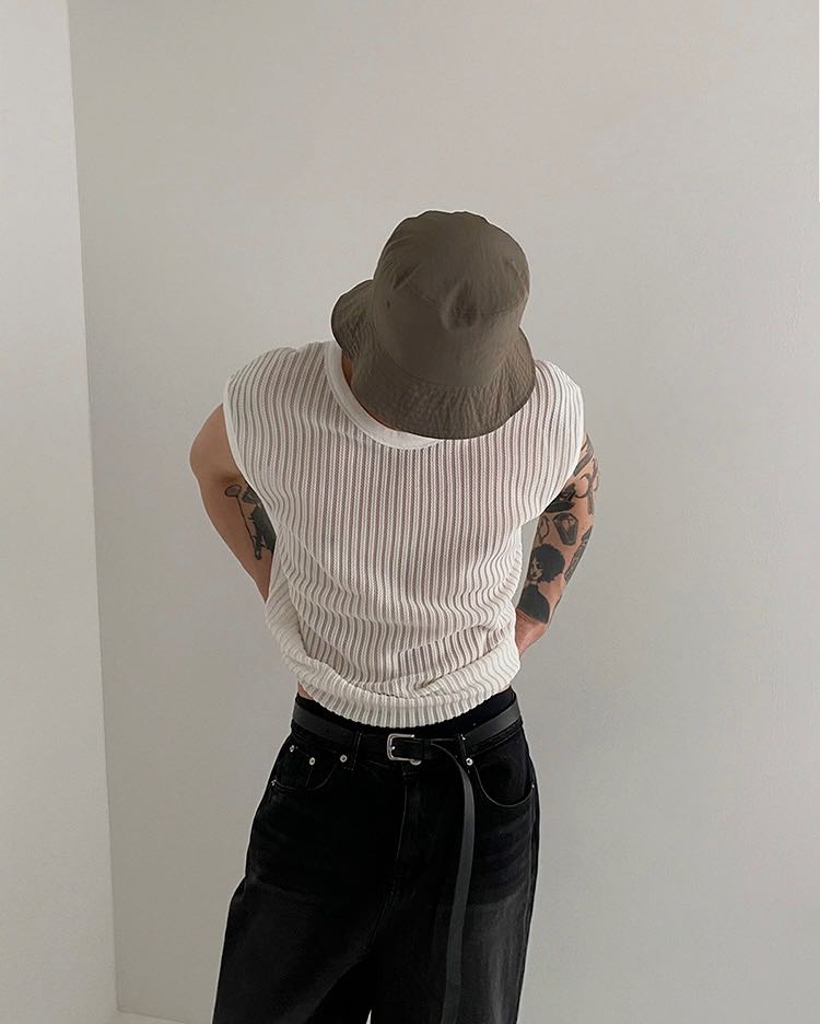 ALT 108 {SLEEVELESS SHIRT}