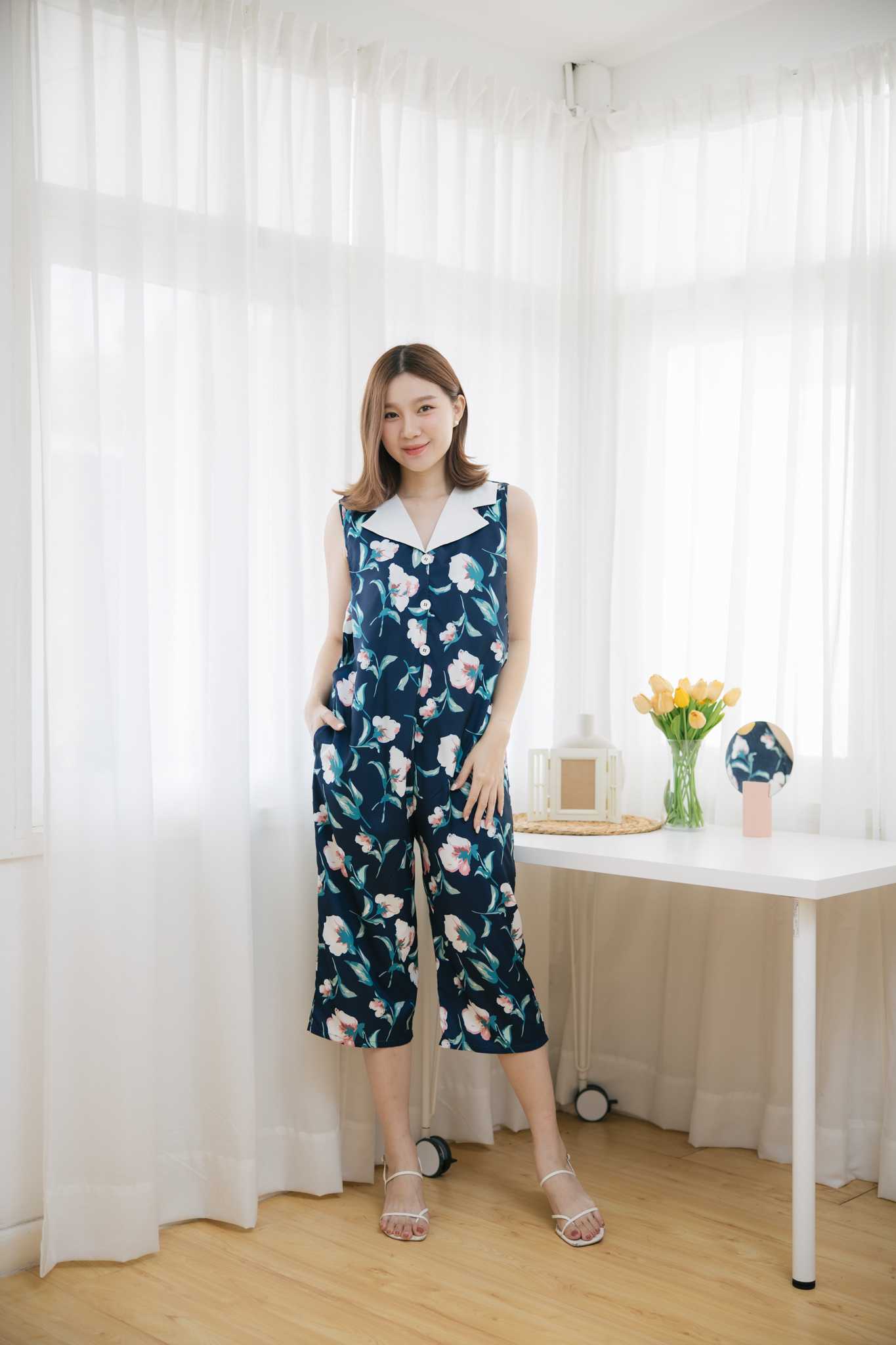จัมสูทให้นม Blue floral tailor jumpsuit