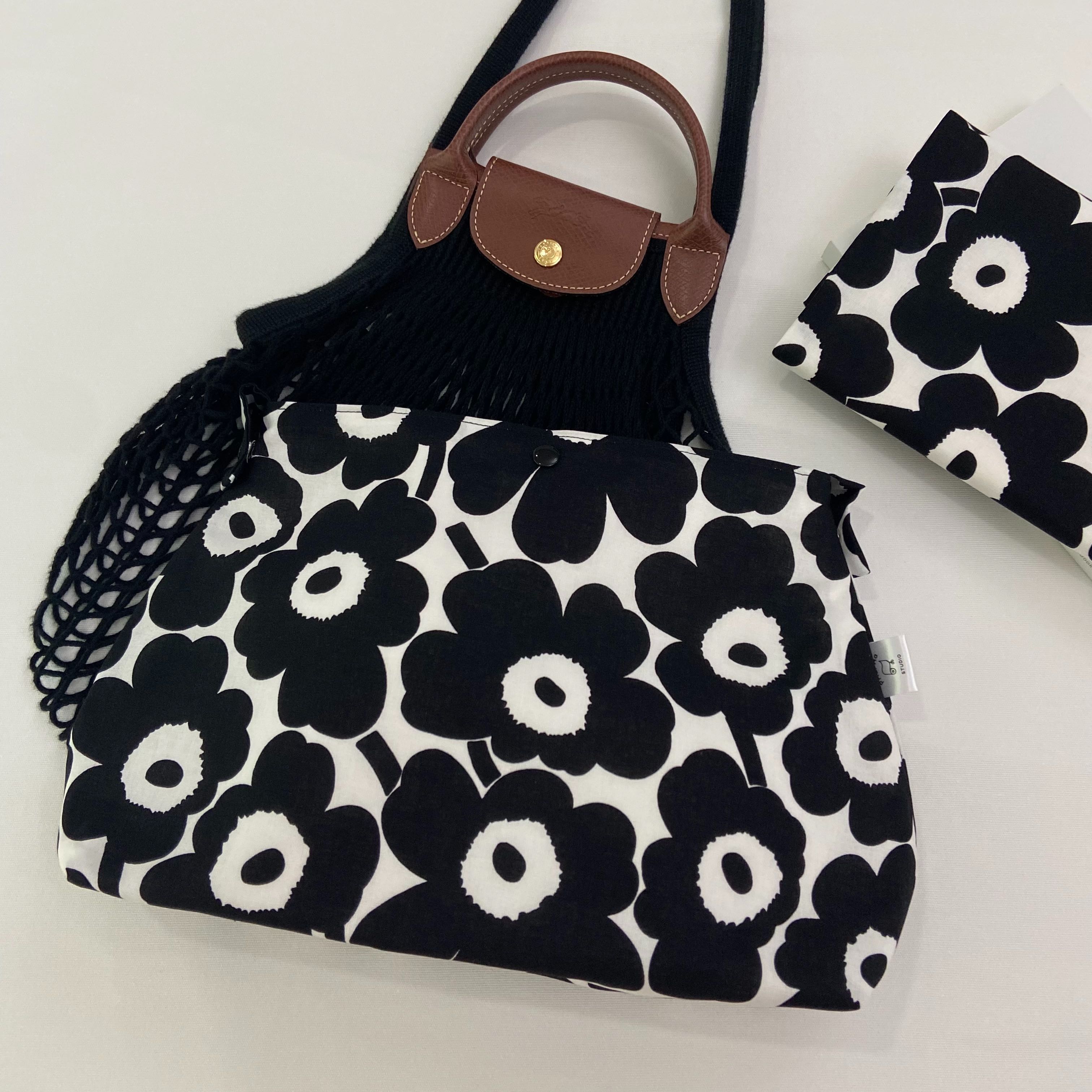Bag in Bag กระเป๋าไส้ในไซส์ S ผ้าMarimekkoแท้ สีขาวดำ 📌 จัดส่งหลังกดสั่ง 7-10วัน
