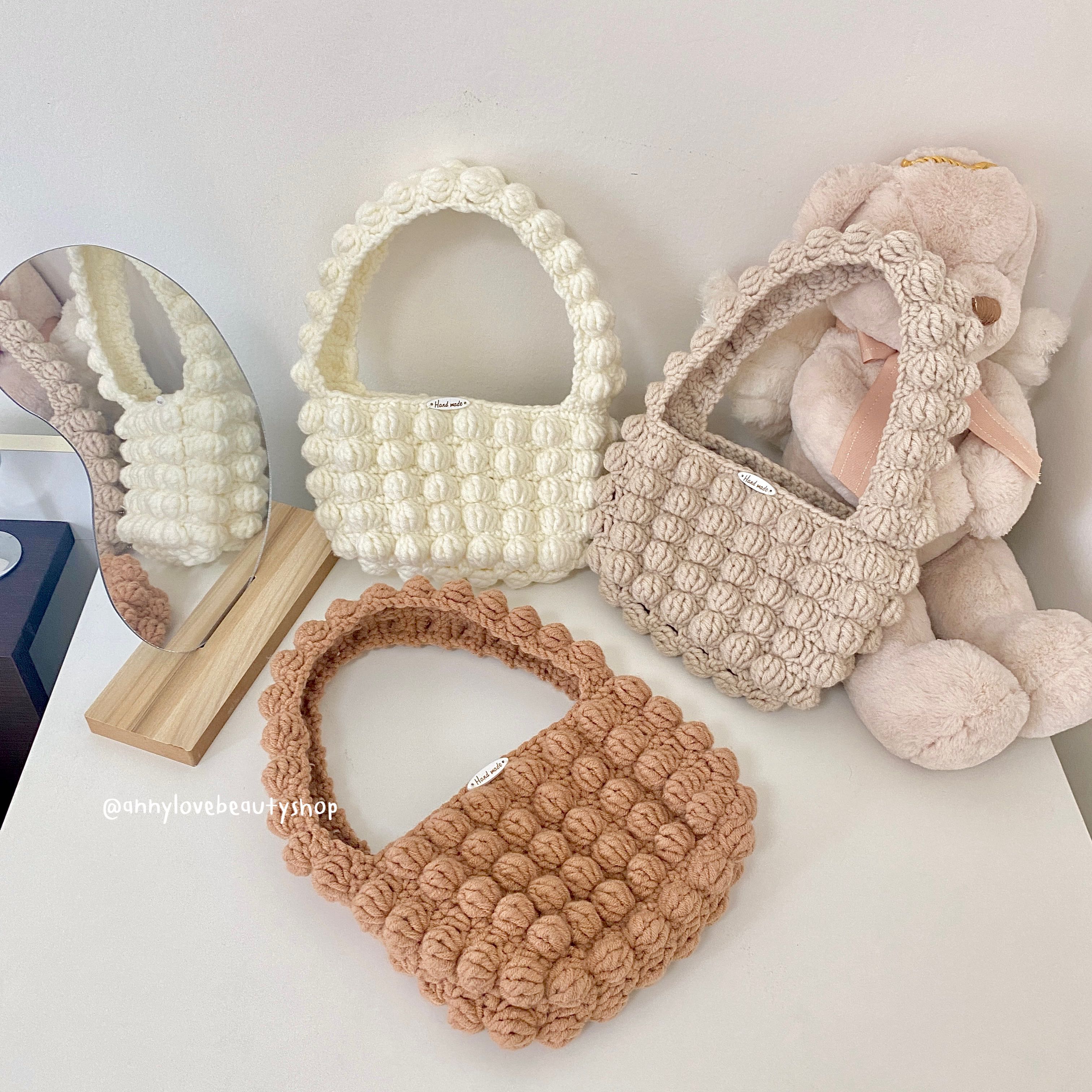 Handmade กระเป๋าถือถักไหมพรม (Bubble handbag) โทนสีมินิมอล