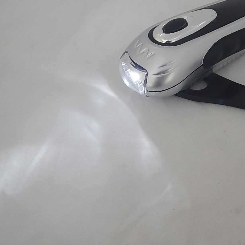 ไฟฉายไดนาโม LED