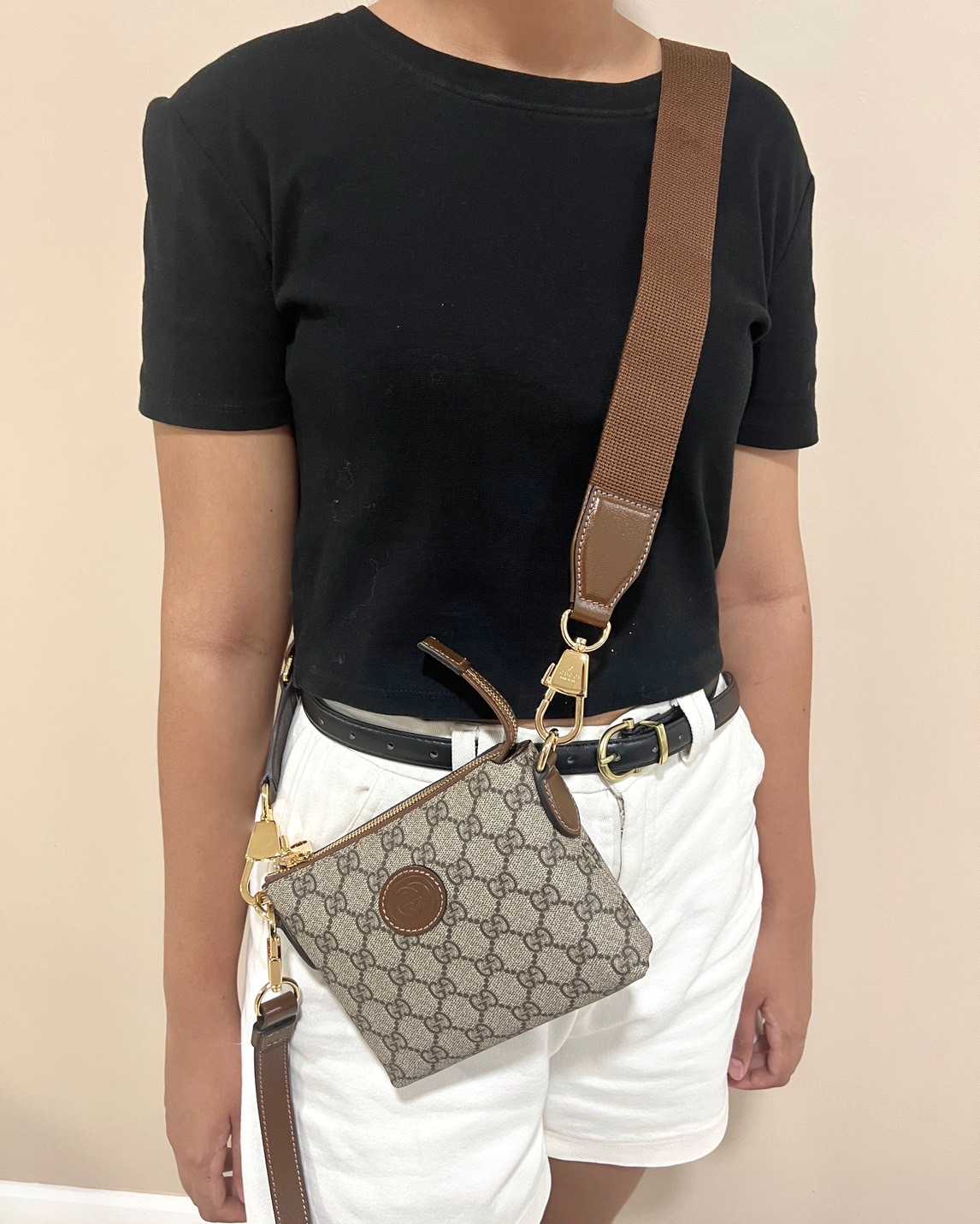 New Gucci GG Supreme Zipped Messenger Bag  H13.5cm x W16cm x D3.5cm      📌(ทักเชทก่อนสั่งซื้อ)